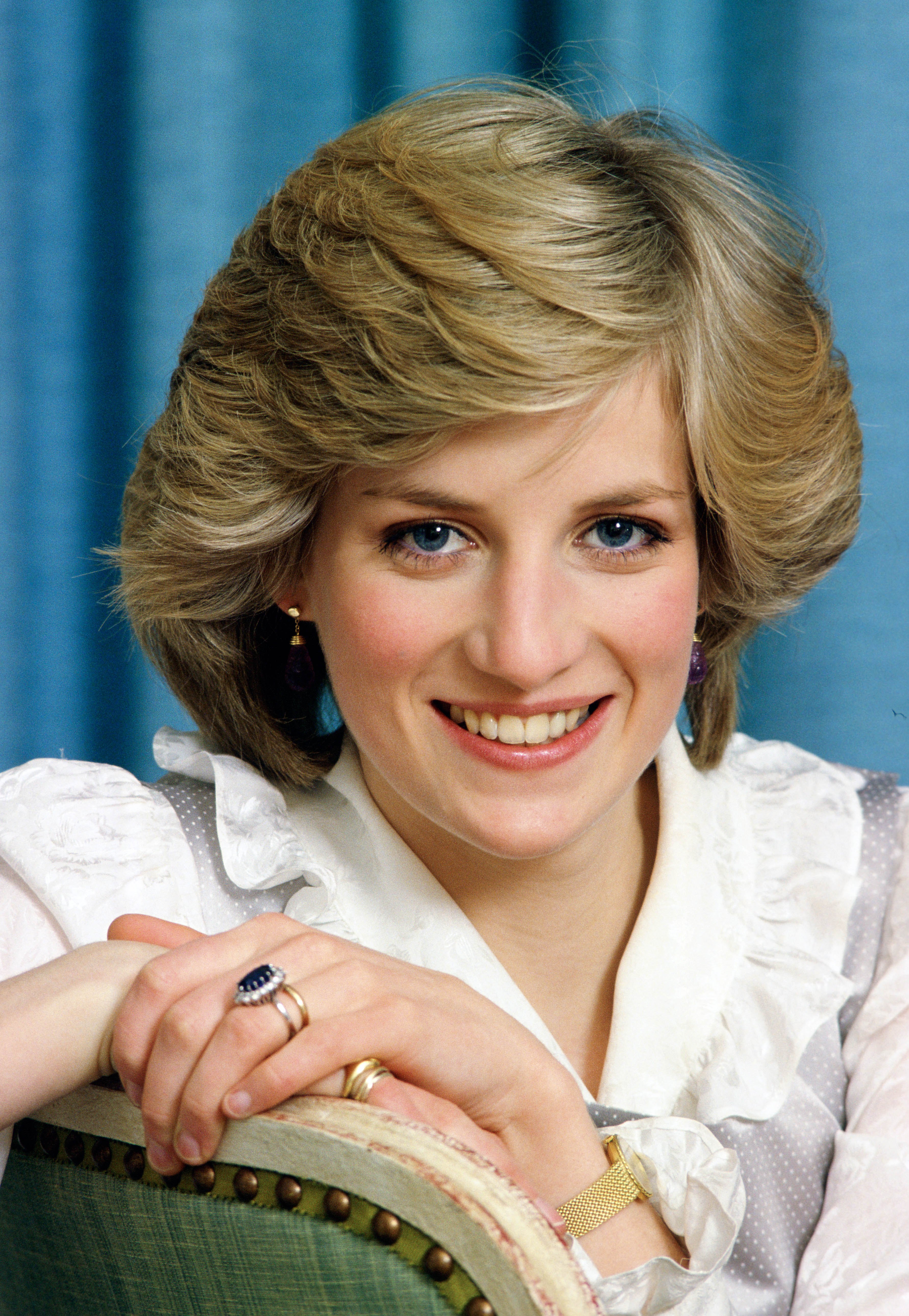 La Princesa Diana fotografiada en su casa el 1 de febrero de 1983, en el Palacio de Kensington, Inglaterra. | Fuente: Getty Images