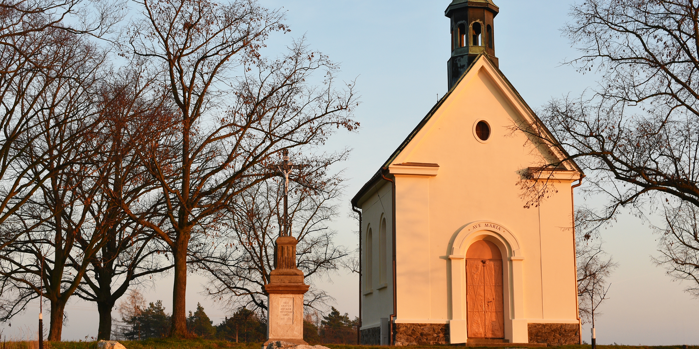 Una capilla bañada por la luz del sol | Fuente: Shutterstock