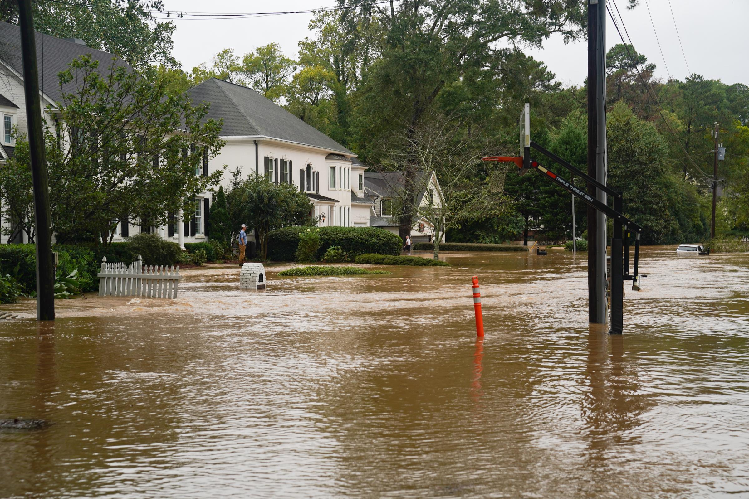 Las fuertes inundaciones causadas por el huracán Helene en Atlanta, Georgia, el 27 de septiembre de 2024 | Fuente: Getty Images