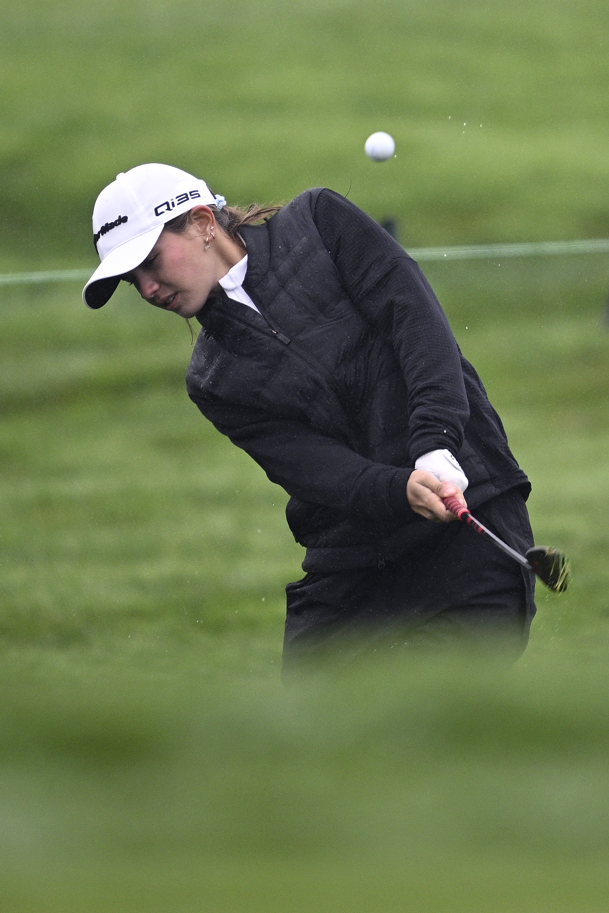 Kai Madison Trump ejecuta un golpe en el hoyo 9 antes de The Genesis Invitational 2025 el 12 de febrero de 2025, en La Jolla, California. | Fuente: Getty Images