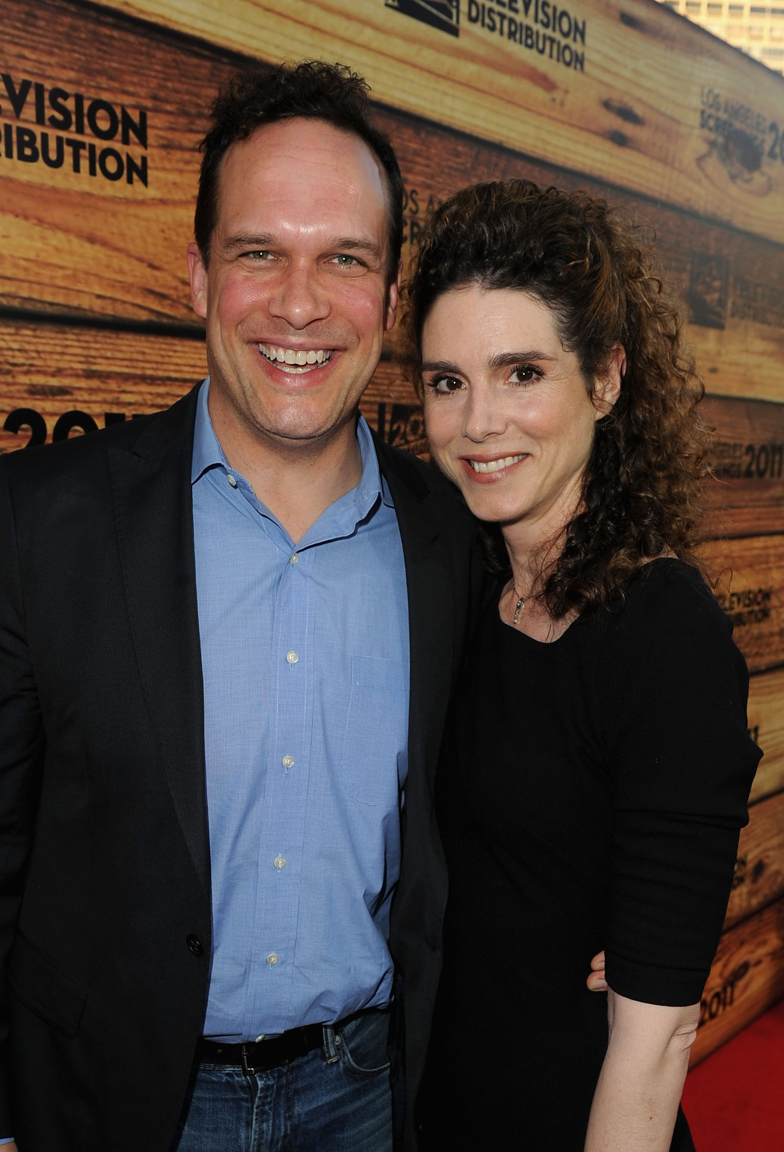 Diedrich Bader y su esposa Dulcy Rogers en el Fox Lot, el 26 de mayo de 2011, en Century City, California. | Foto: Getty Images