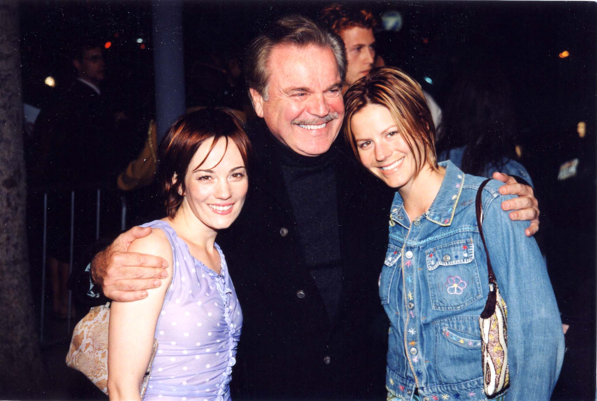 Natasha Gregson, Robert, y Courtney Brooke Wagner durante el estreno de "Alta Fidelidad" en el Teatro El Capitán de Hollywood, California, el 28 de marzo de 2000. | Fuente: Getty Images