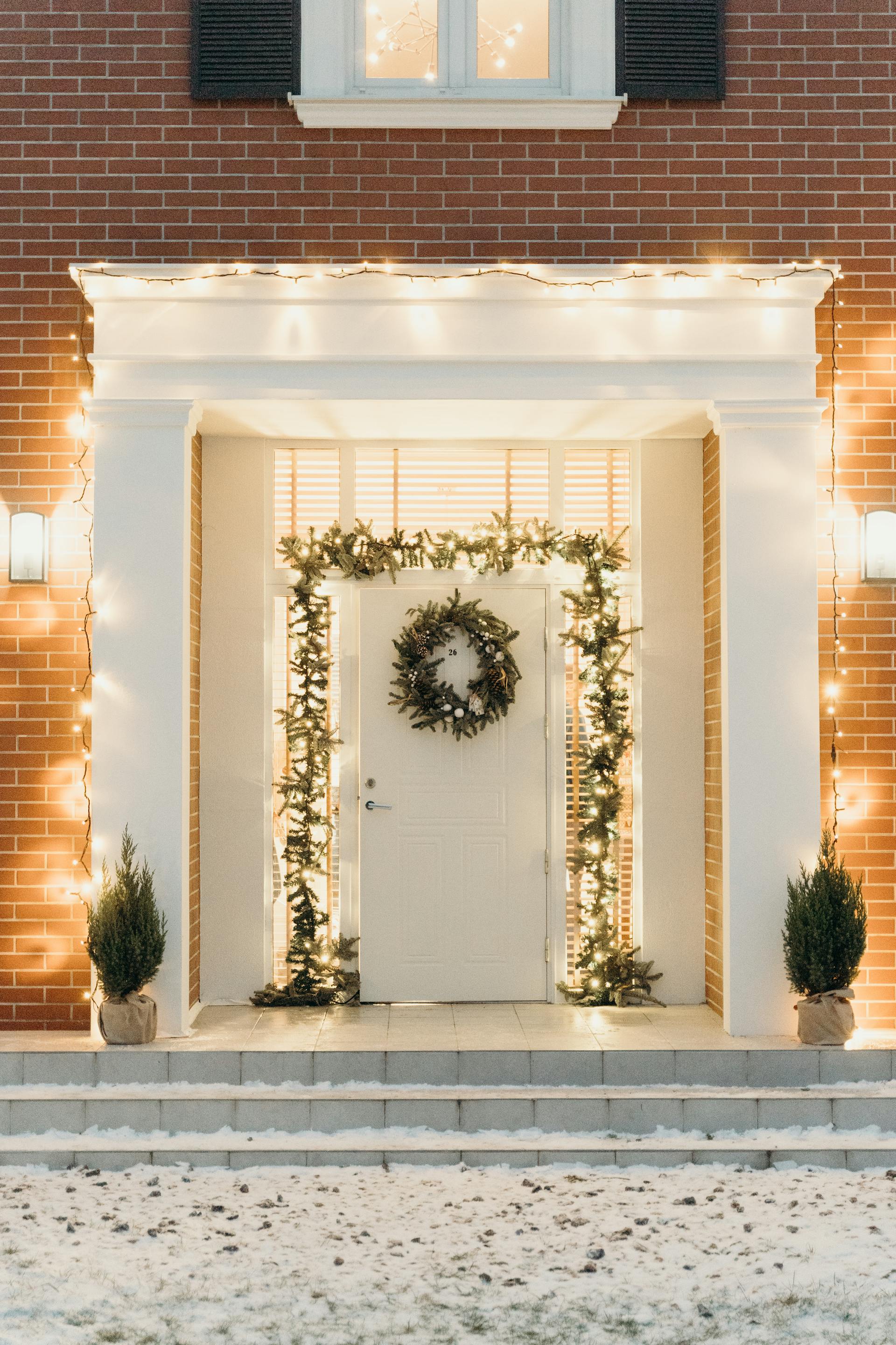 Una casa decorada para Navidad | Fuente: Pexels