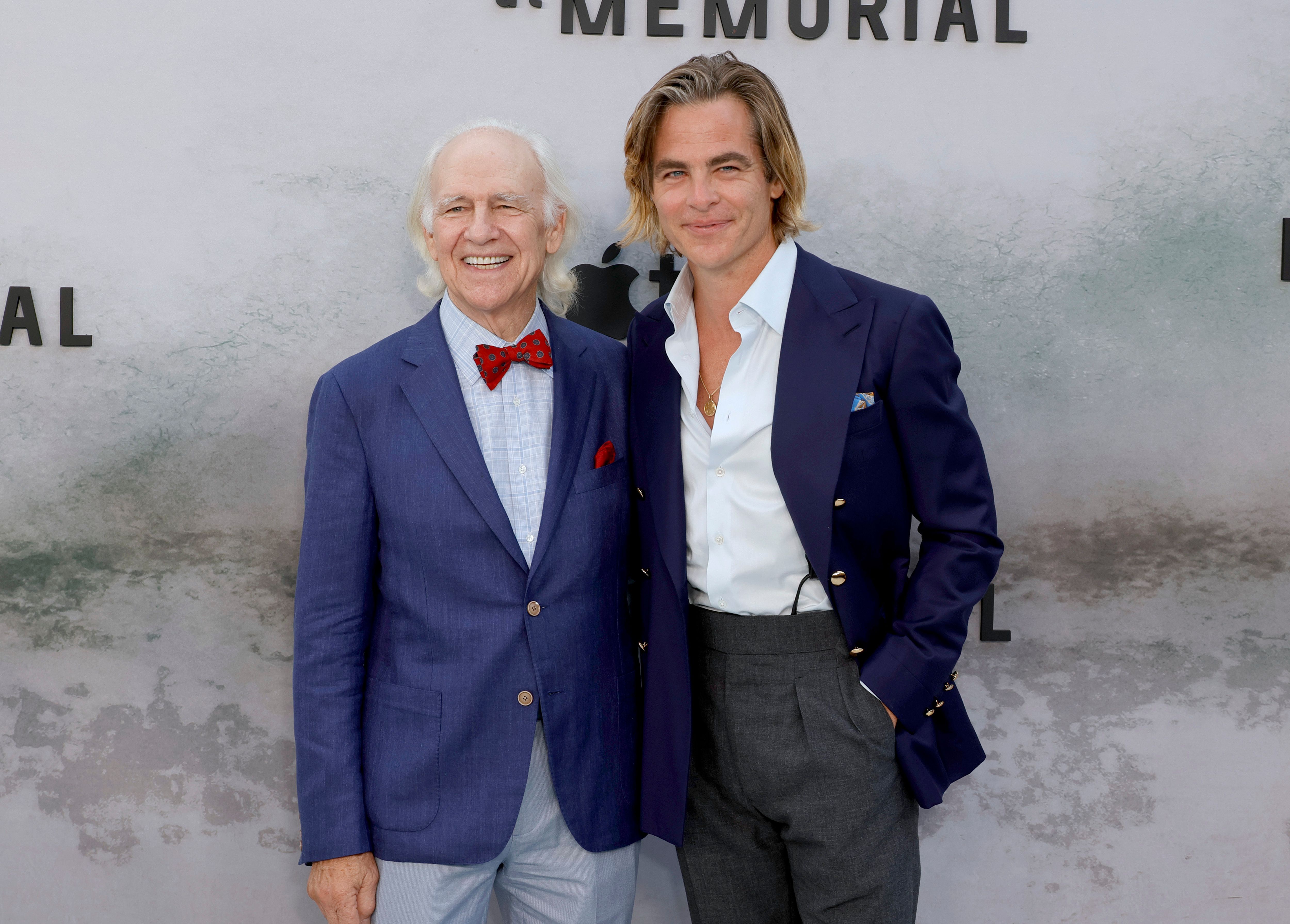 Robert y Chris Pine en el evento de alfombra roja de la serie limitada de Apple TV+ "Five Days At Memorial" el 8 de agosto de 2022, en Los Ángeles, California | Fuente: Getty Images