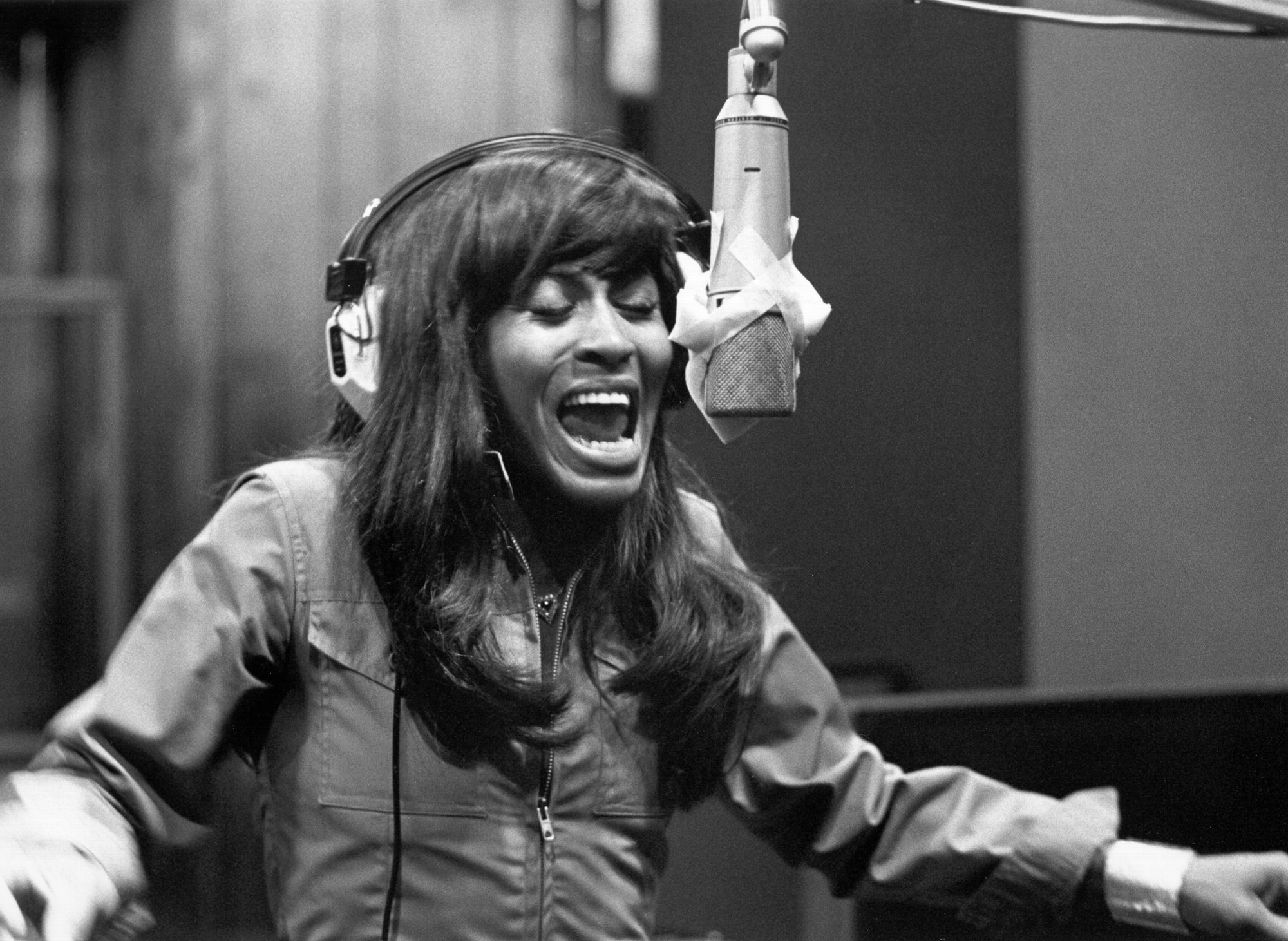 Tina Turner en sesión de grabación durante 1969 en EEUU. | Foto: Getty Images