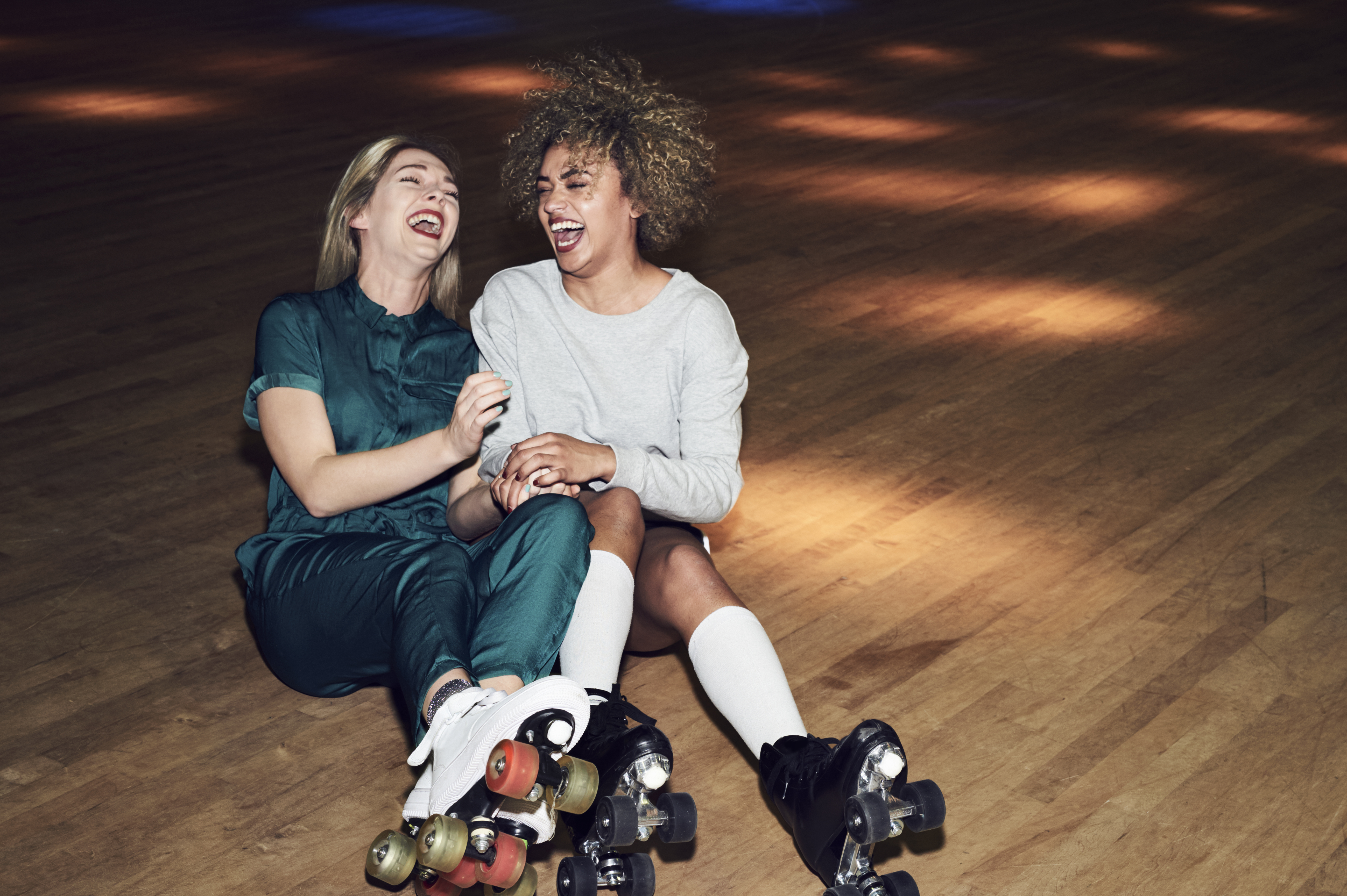 Dos mujeres pasando el rato | Foto: Getty Images