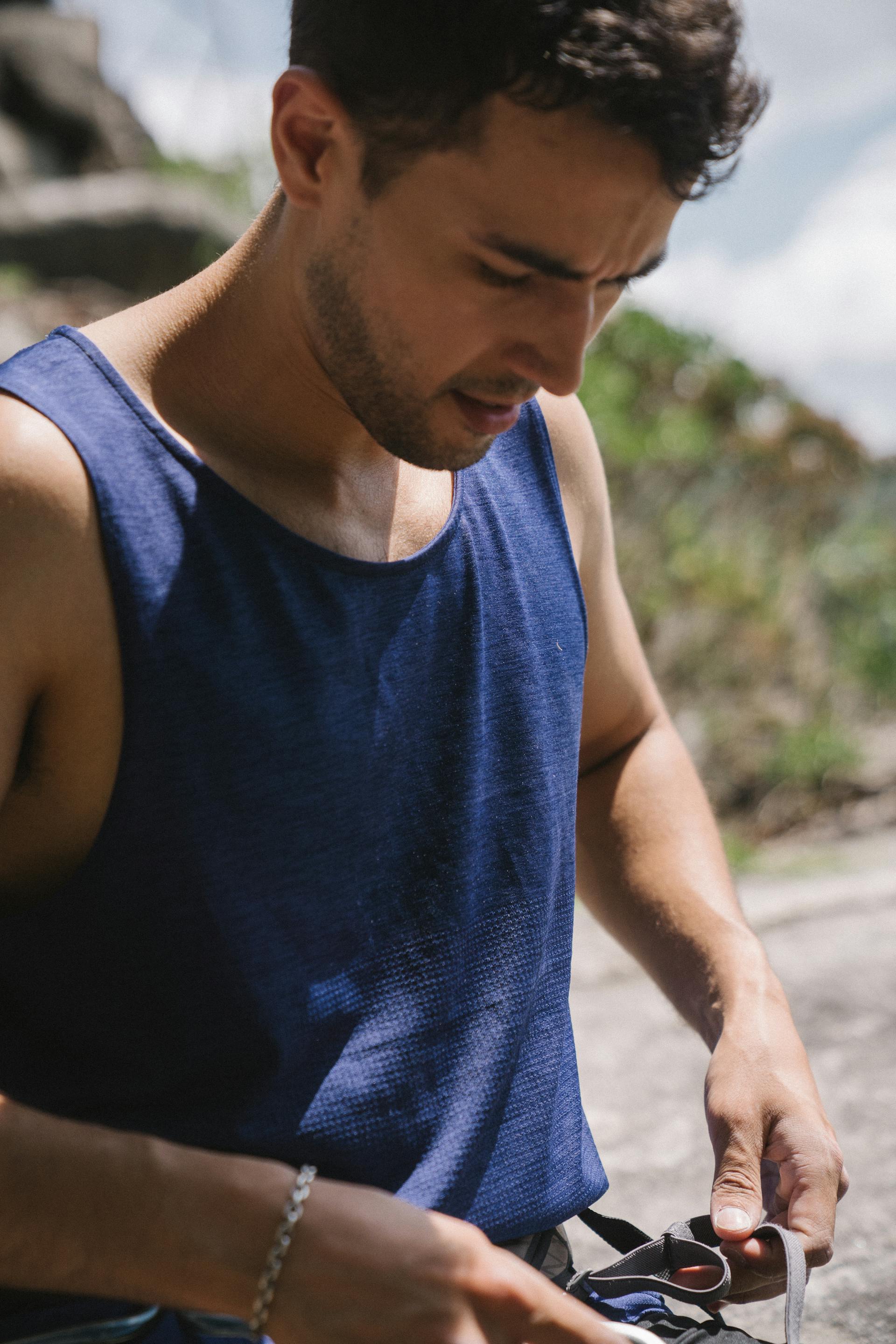 Un hombre frunciendo el ceño | Fuente: Pexels