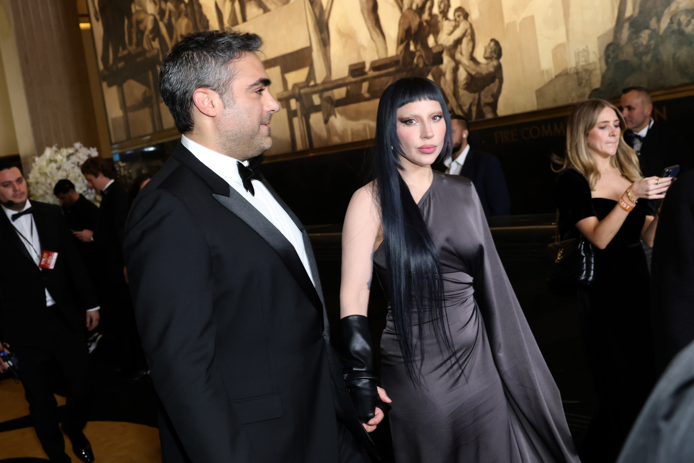 Gaga y Polansky asistieron juntos a "SNL50: The Anniversary Special" en la ciudad de Nueva York en febrero de 2025. Más tarde ese mismo año, Gaga habló públicamente sobre su compromiso y reveló que Polansky le propuso matrimonio después de un viaje de escalada en roca en Utah. | Fuente: Getty Images