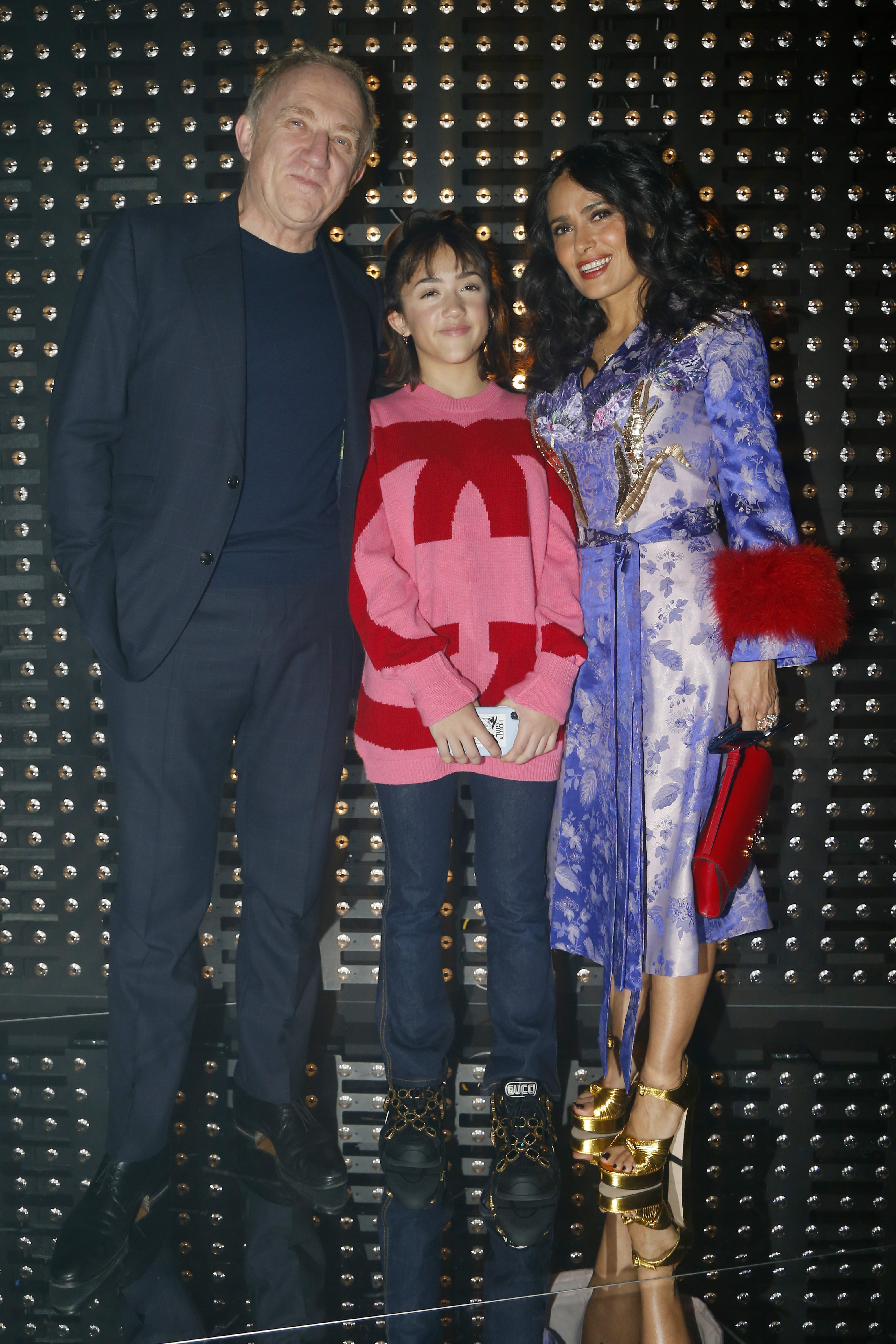 Francois-Henri Pinault, Valentina Paloma Pinault y Salma Hayek en la primera fila.