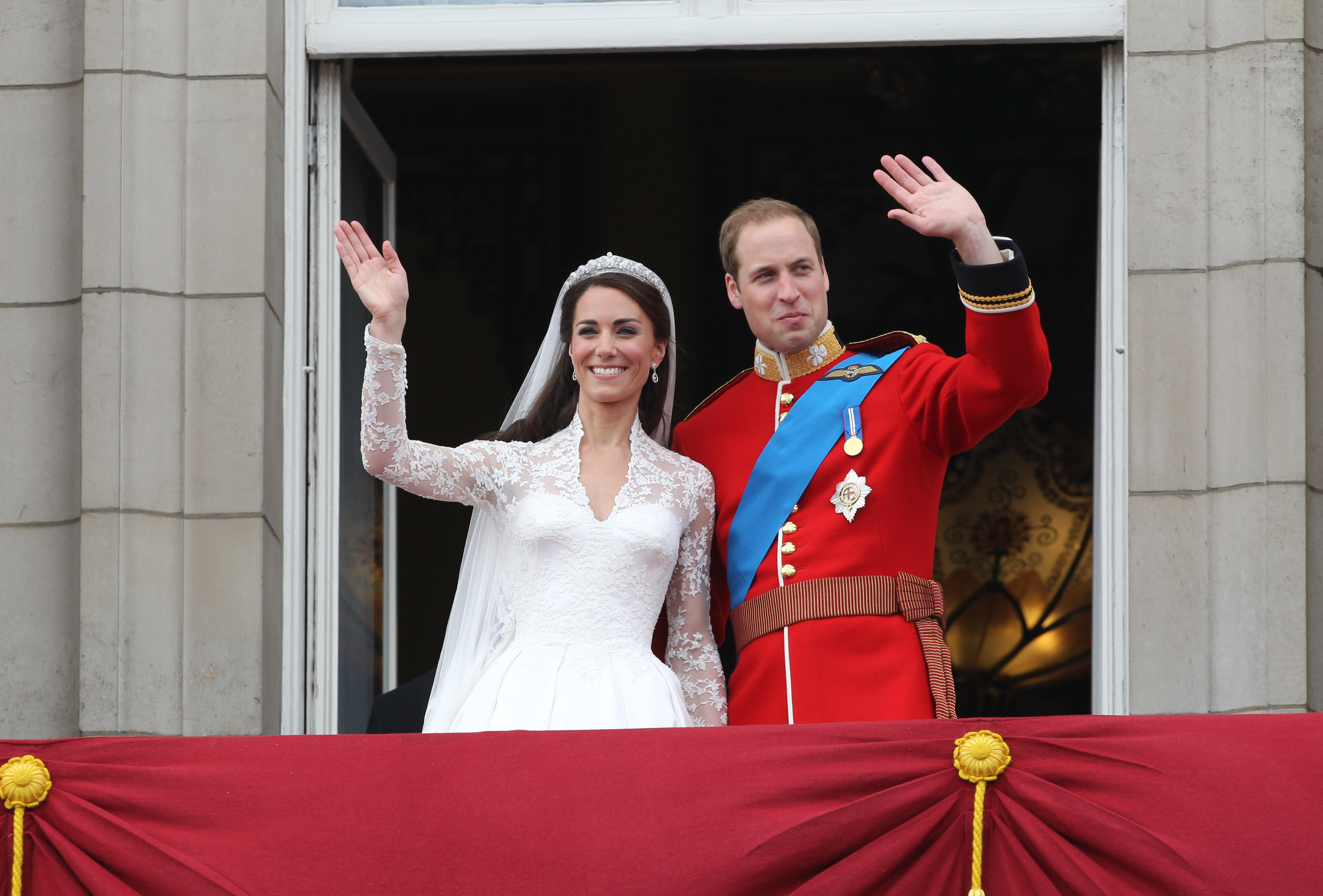 Kate Middleton y el príncipe William fotografiados el día de su boda, el 29 de abril de 2011, en Londres, Inglaterra. | Fuente: Getty Images