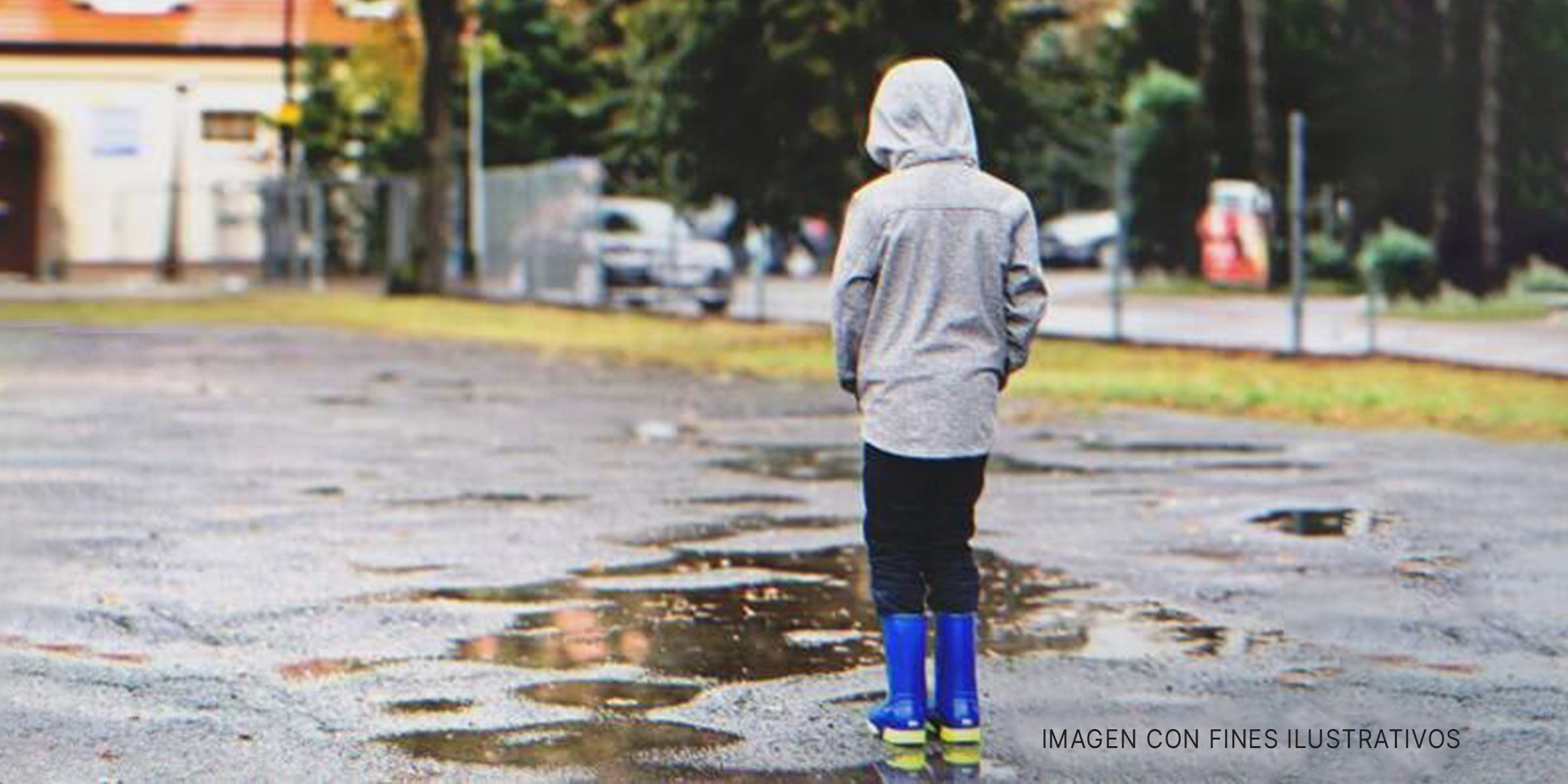 Niño bajo la lluvia | Foto: Shutterstock 