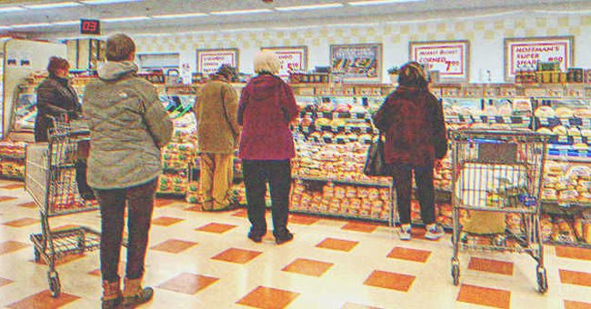 Gente en un supermercado | Foto: Shutterstock