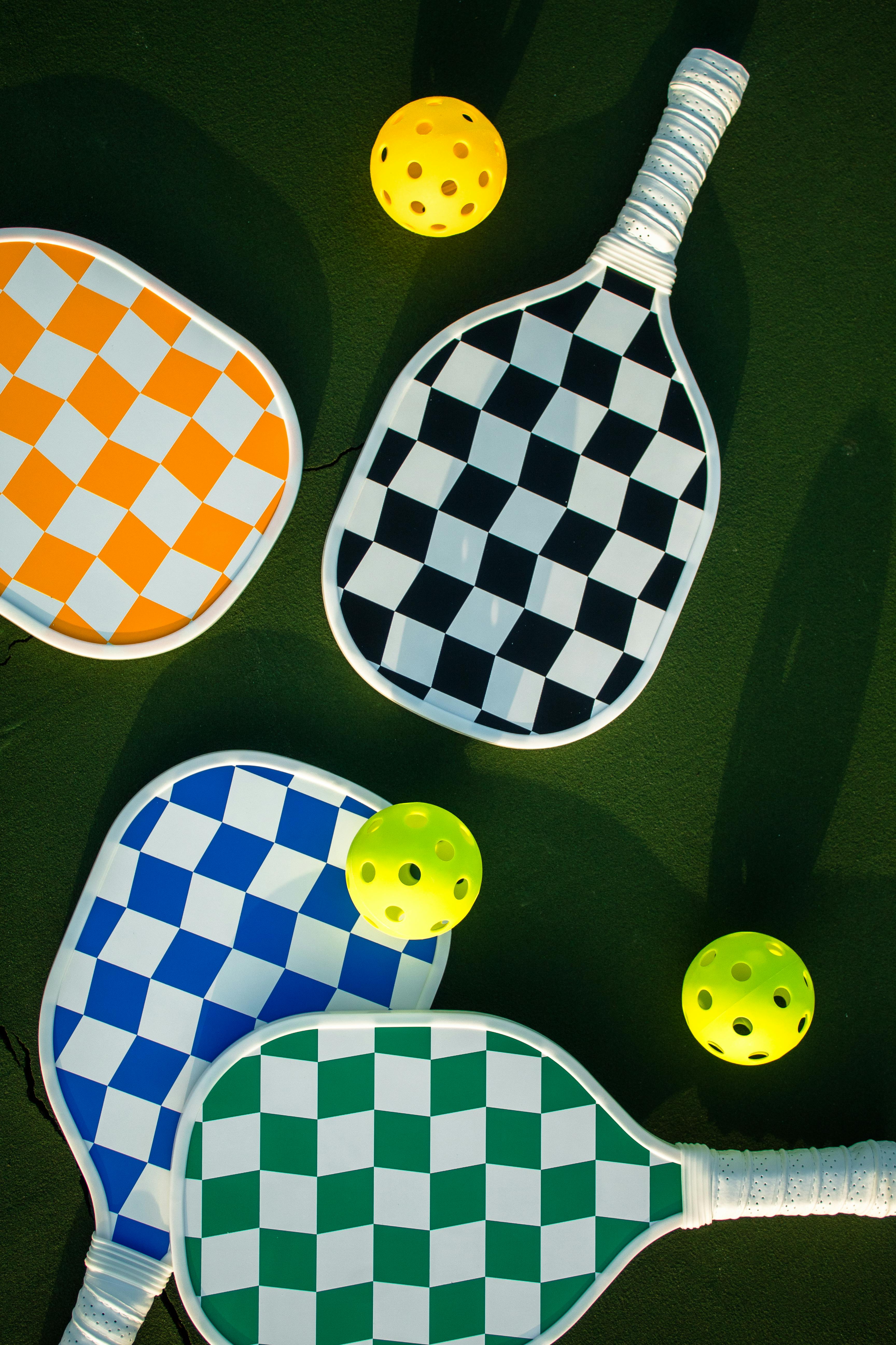 Palas y pelotas de Pickleball | Fuente: Pexels