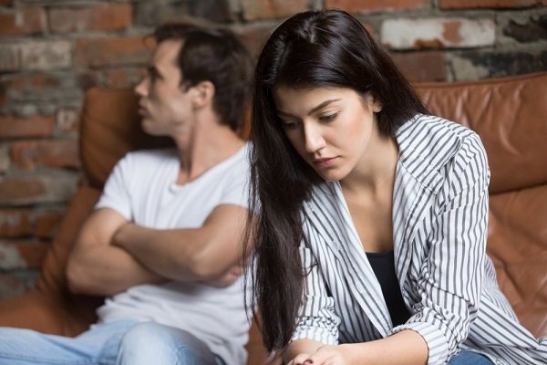 Una mujer triste pensativa pensando en el problema de las relaciones. |  Foto: Shutterstock