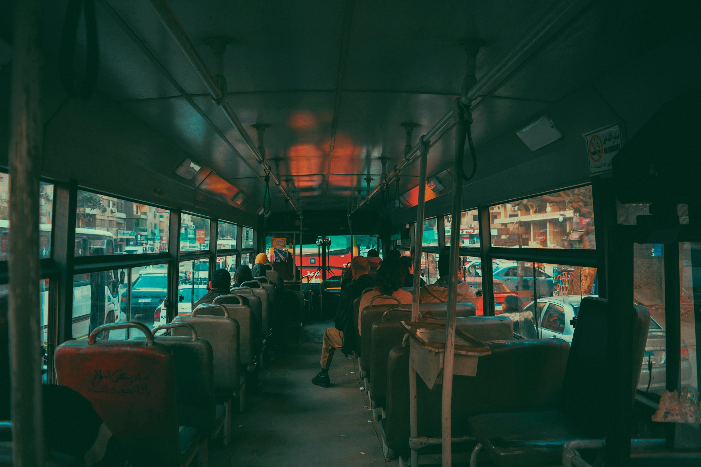 Pasajeros en un autobús | Foto: Pexels