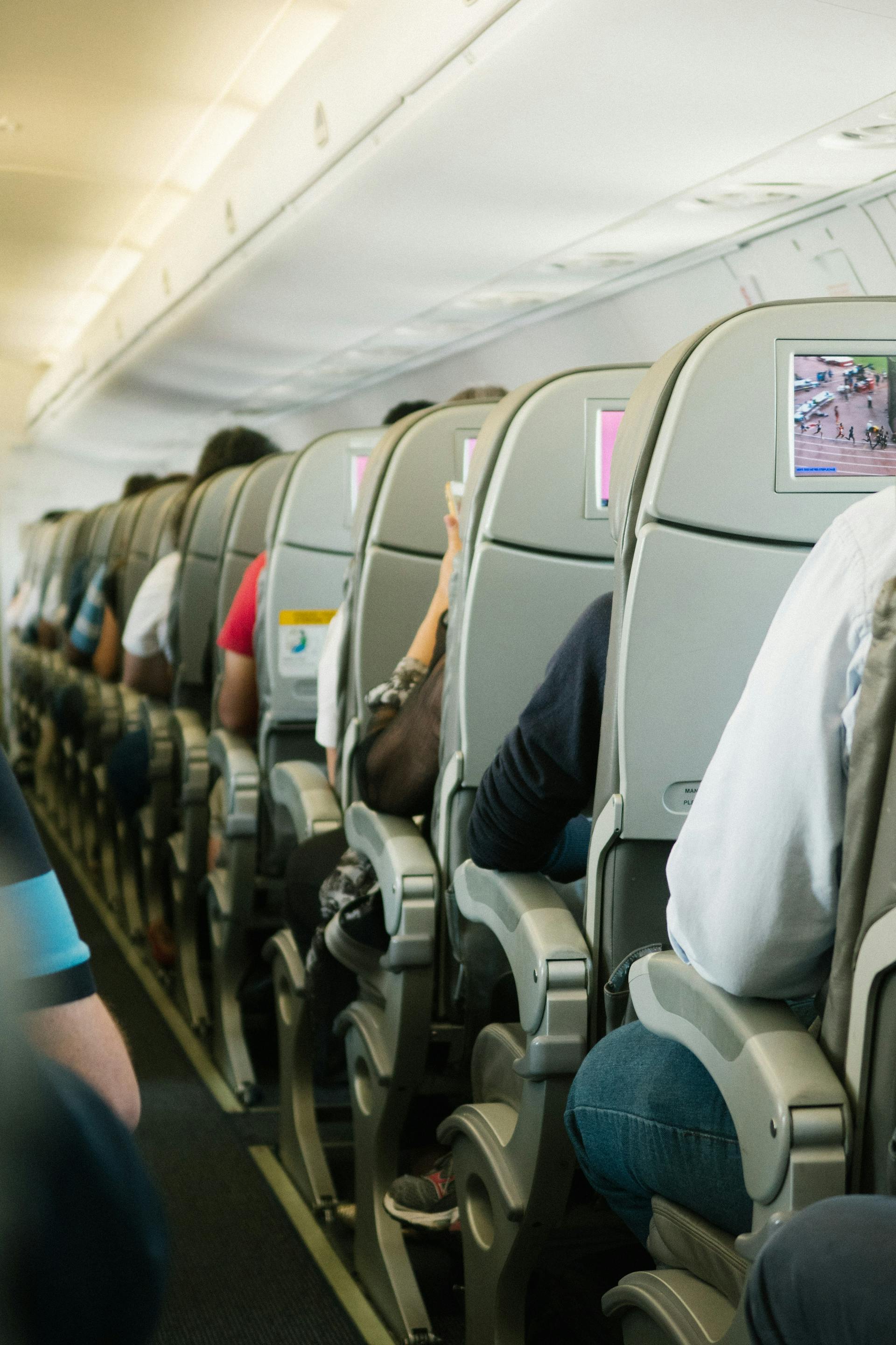 Pasajeros de avión | Fuente: Pexels