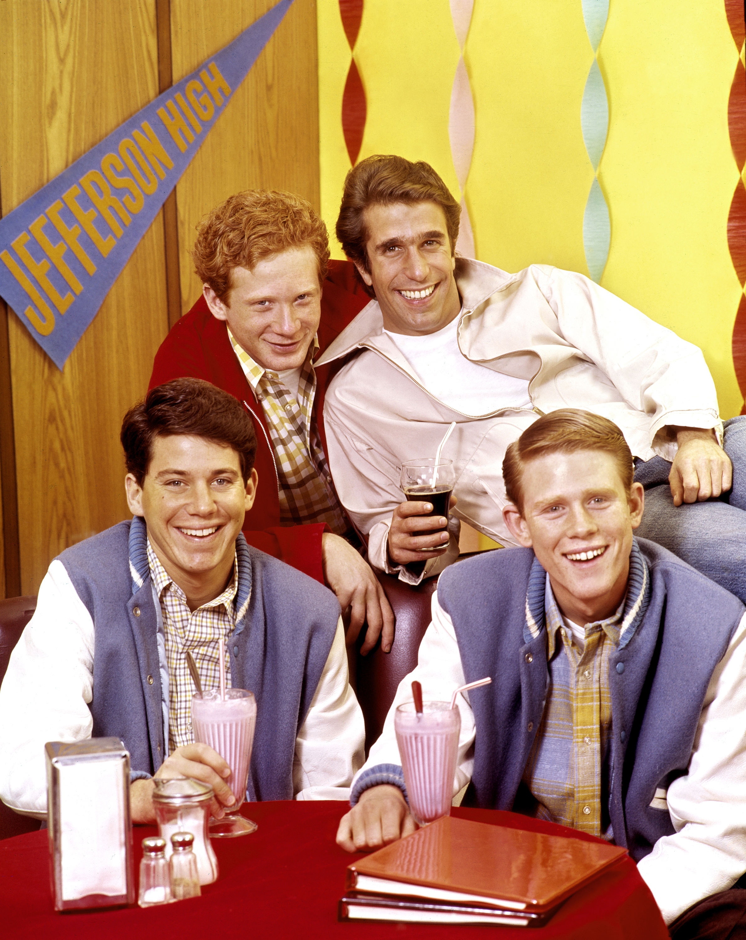 Ron Howard, Anson Williams, Donny Most y Henry Winkler por "Happy Days" en 1974. | Source: Getty Images
