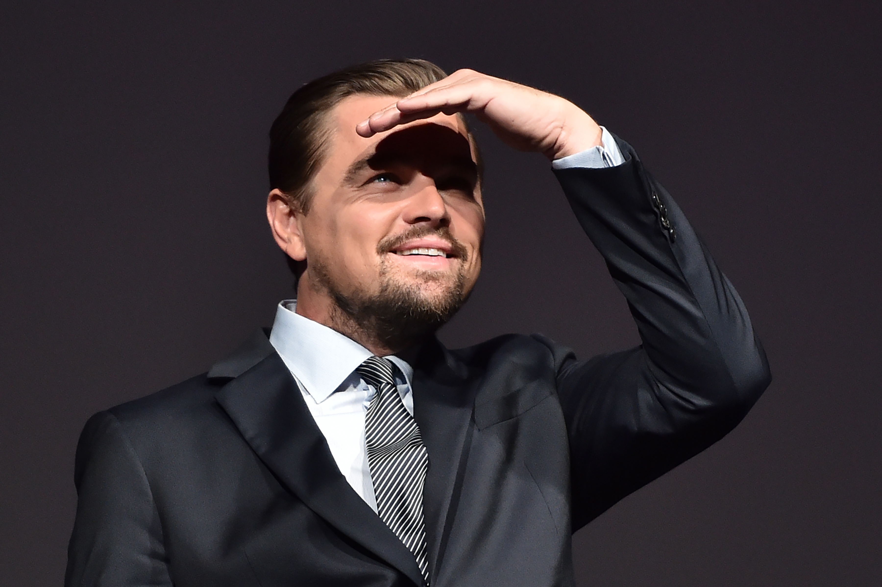 Leonardo DiCaprio durante el estreno de "Before the Flood" en París el 17 de octubre de 2016 | Foto: Getty Images