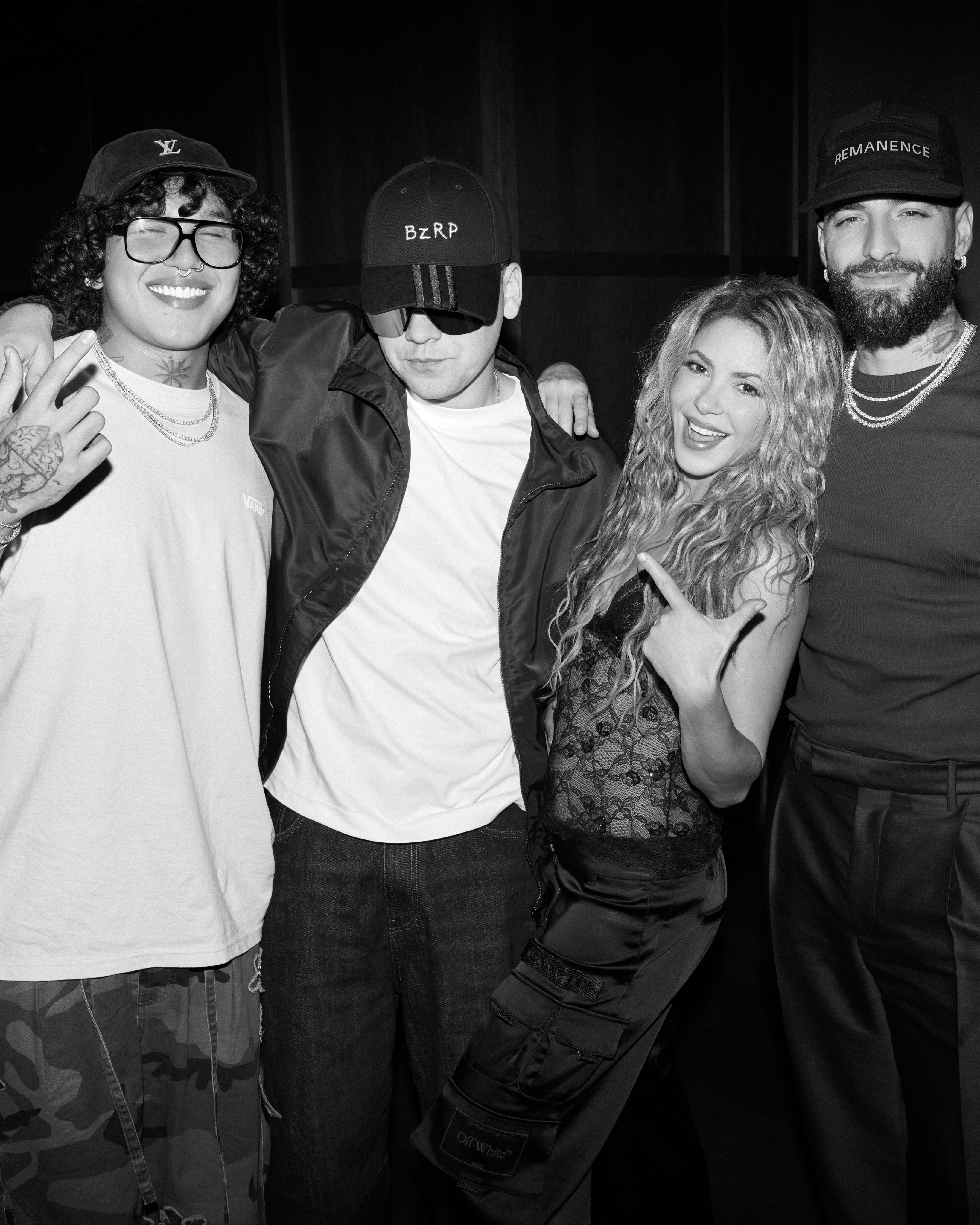 Shakira junto a varios artistas desde los camerinos tras el concierto de cierre de la etapa europea de su gira internacional en Madrid | Fuente: Instagram/shakira