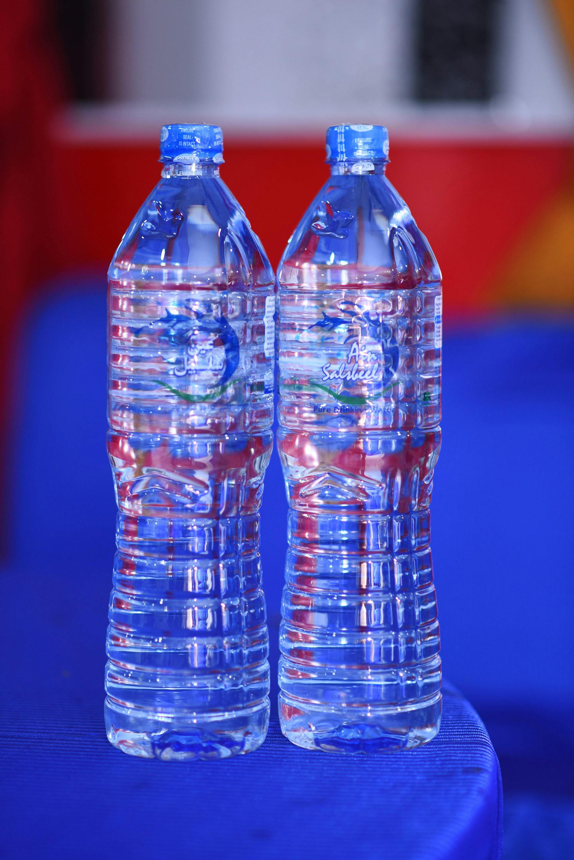 Botellas de agua de plástico | Fuente: Pexels