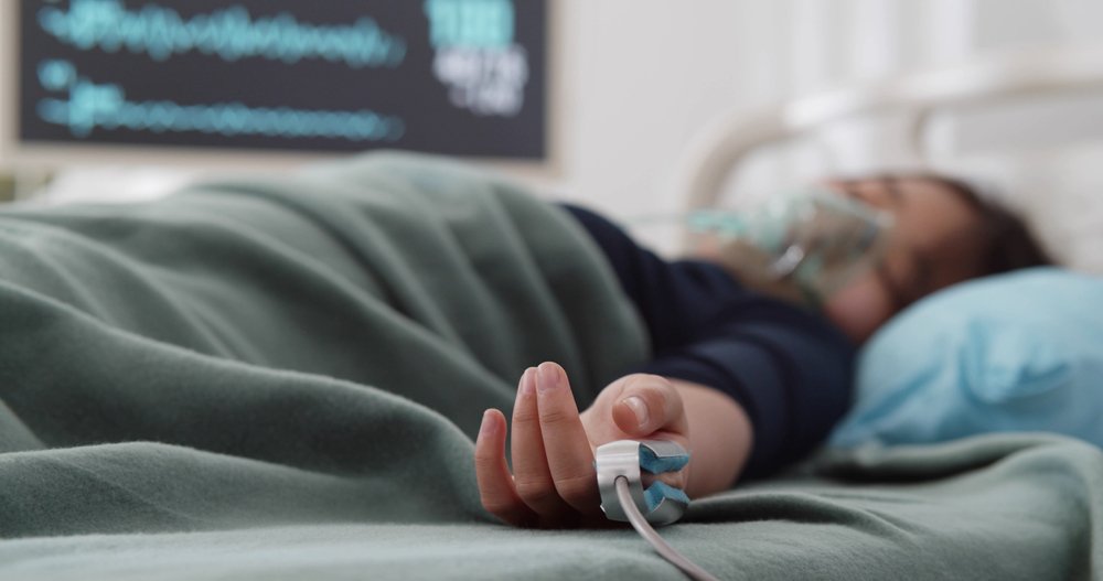 Joven en la cama de un hospital. | Foto: Shutterstock.