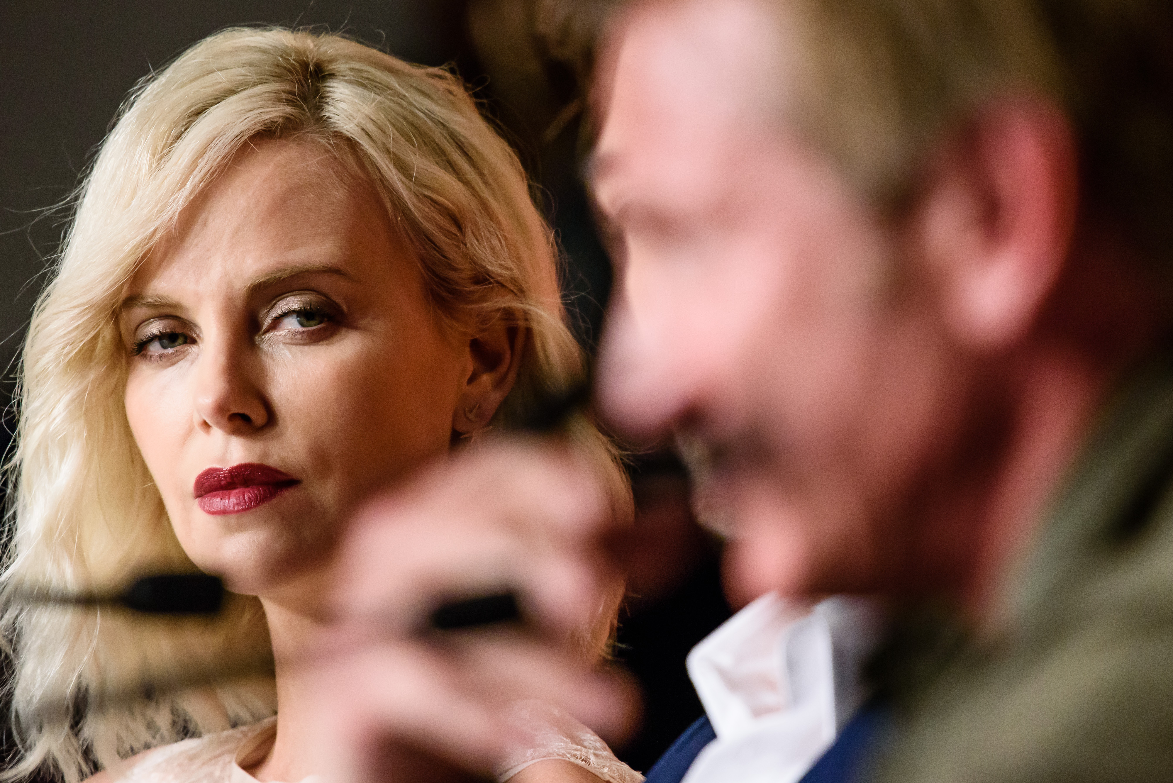 Charlize Theron y Sean Penn asistieron a la rueda de prensa de "The Last Face" en la 69ª edición del Festival de Cannes el 20 de mayo de 2016 | Fuente: Getty Images