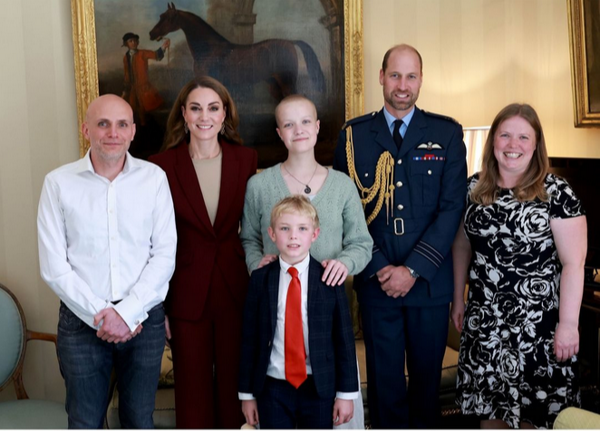 La princesa Catherine Middleton, el príncipe William, Liz Hatton y miembros de su familia, de un post de Instagram fechado el 2 de octubre de 2024 | Fuente: Instagram/princeandprincessofwales/