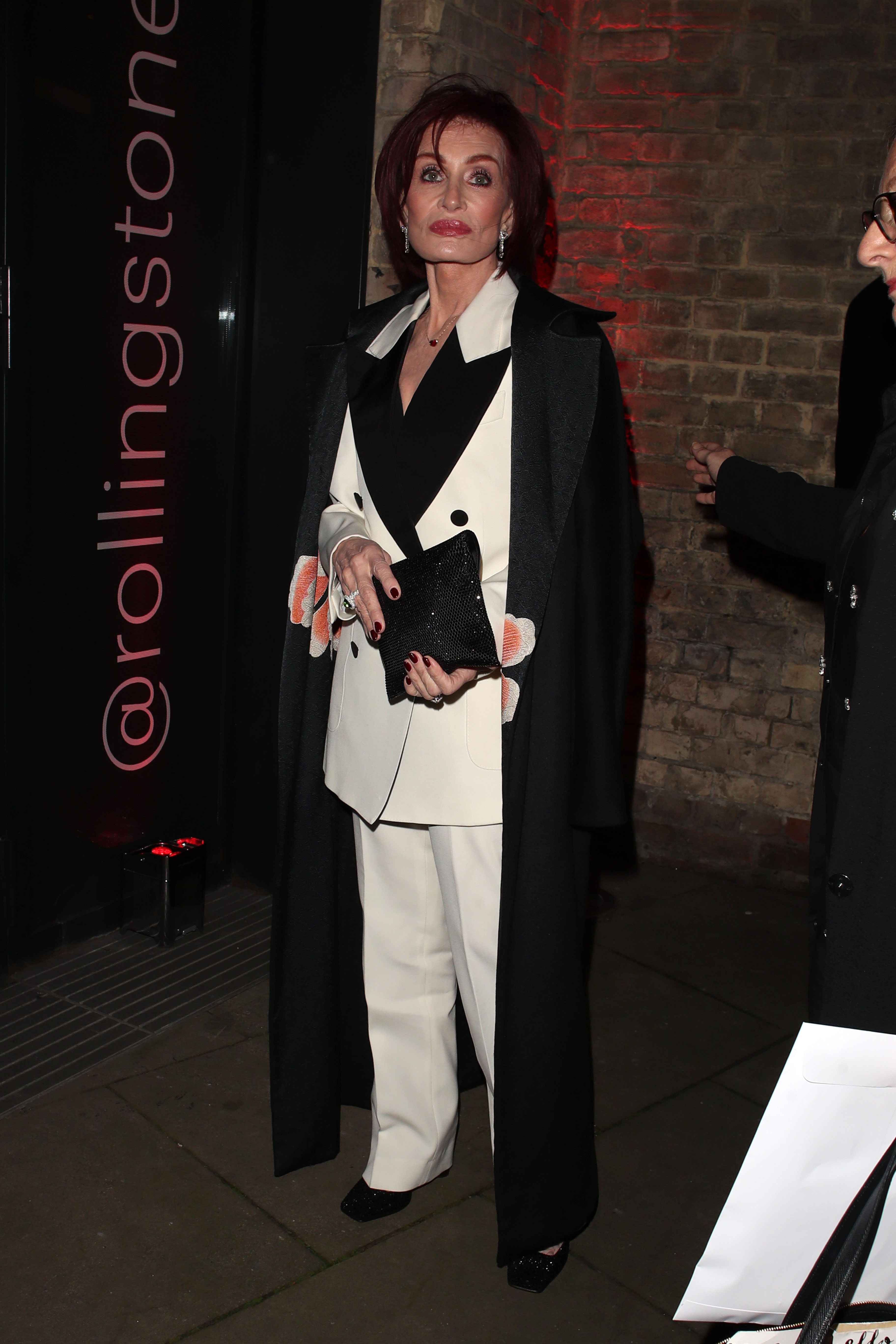 Sharon Osbourne vista llegando a los Premios Rolling Stone UK en Londres, Inglaterra, el 23 de noviembre de 2023 | Fuente: Getty Images