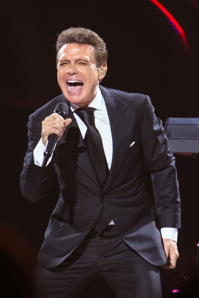 Luis Miguel actúa durante un concierto en la Arena Monterrey el 27 de noviembre de 2024 en Monterrey, México. | Fuente: Getty Images