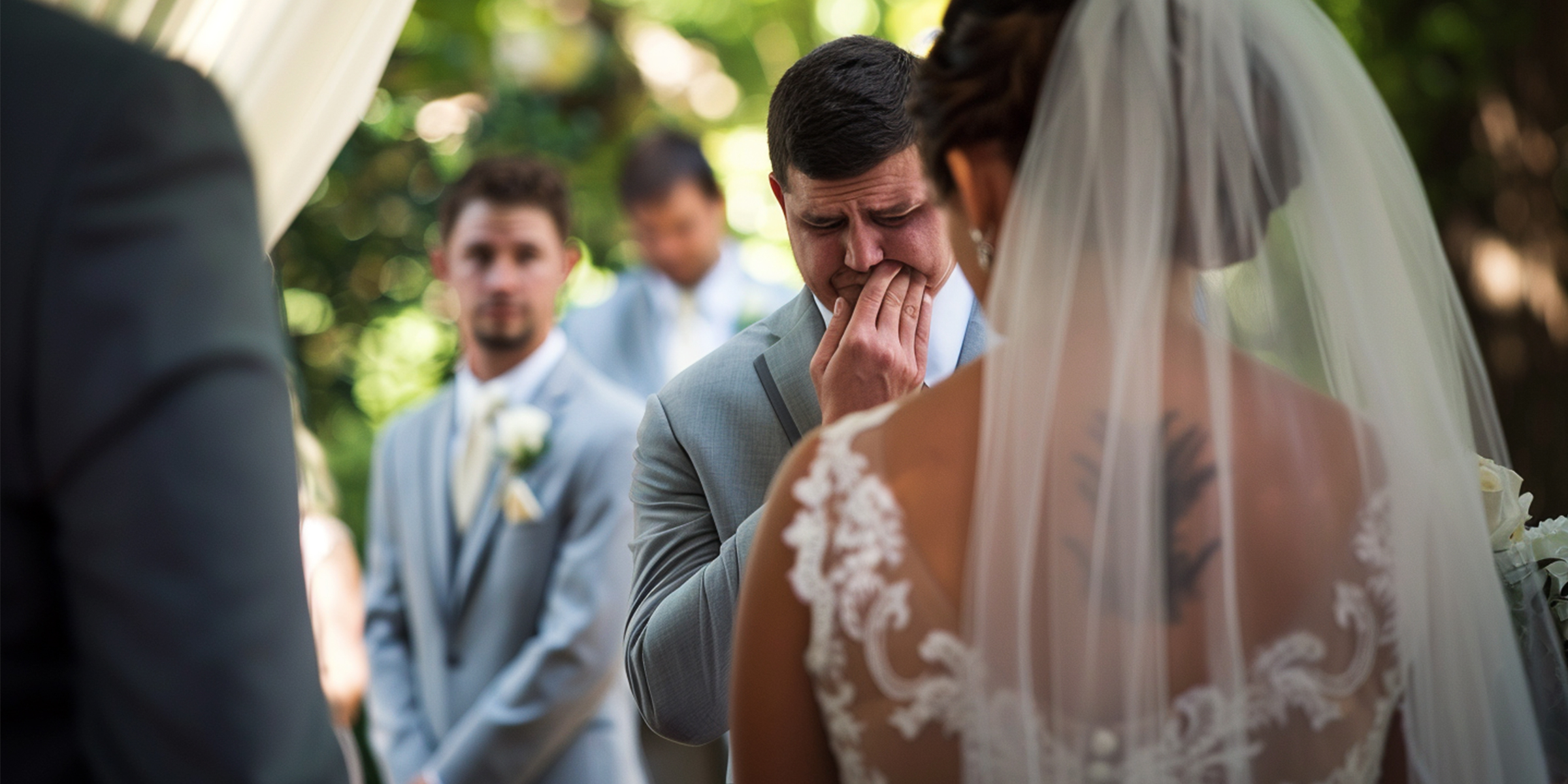 Un hombre triste en una boda | Fuente: Midjourney