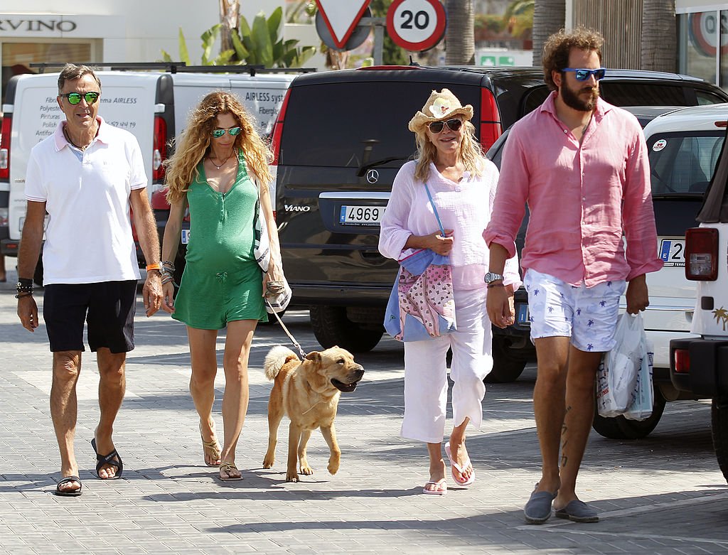Manolo Segura, Blanca Cuesta, Carmen Thyssen-Bornemisza y Thyssen-Bornemisza son vistos el 28 de julio de 2014 en Ibiza, España. | Foto: Getty Images