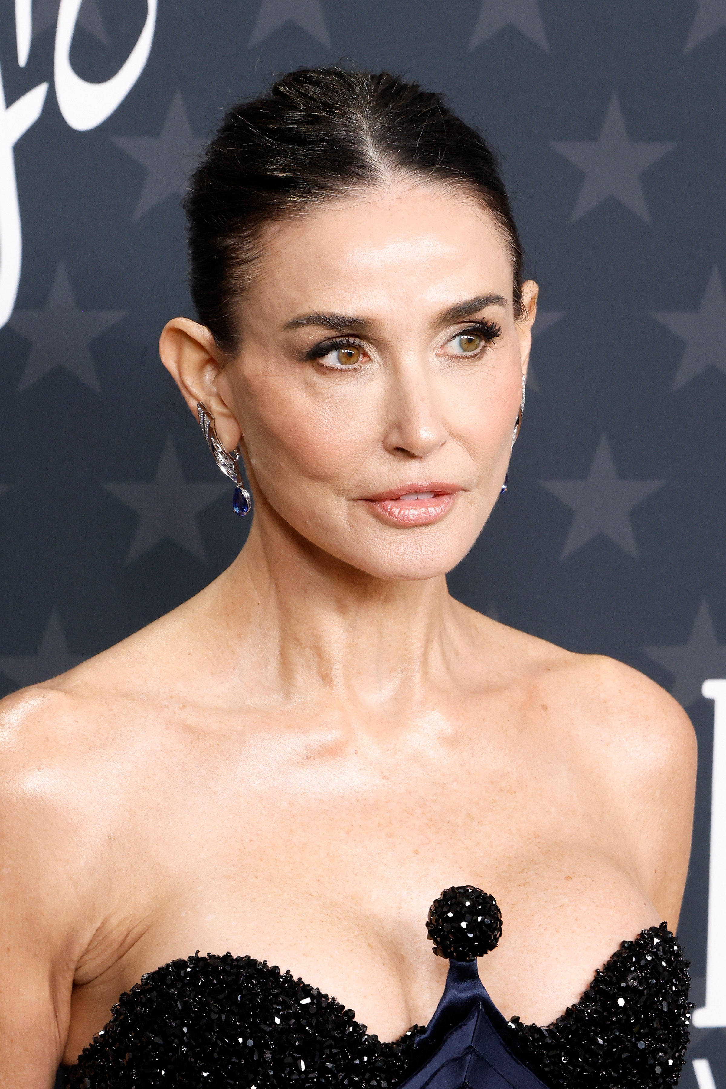 Demi Moore asiste a los Critics Choice Awards 2025 en el Barker Hangar el 07 de febrero de 2025, en Santa Monica, California. | Fuente: Getty Images