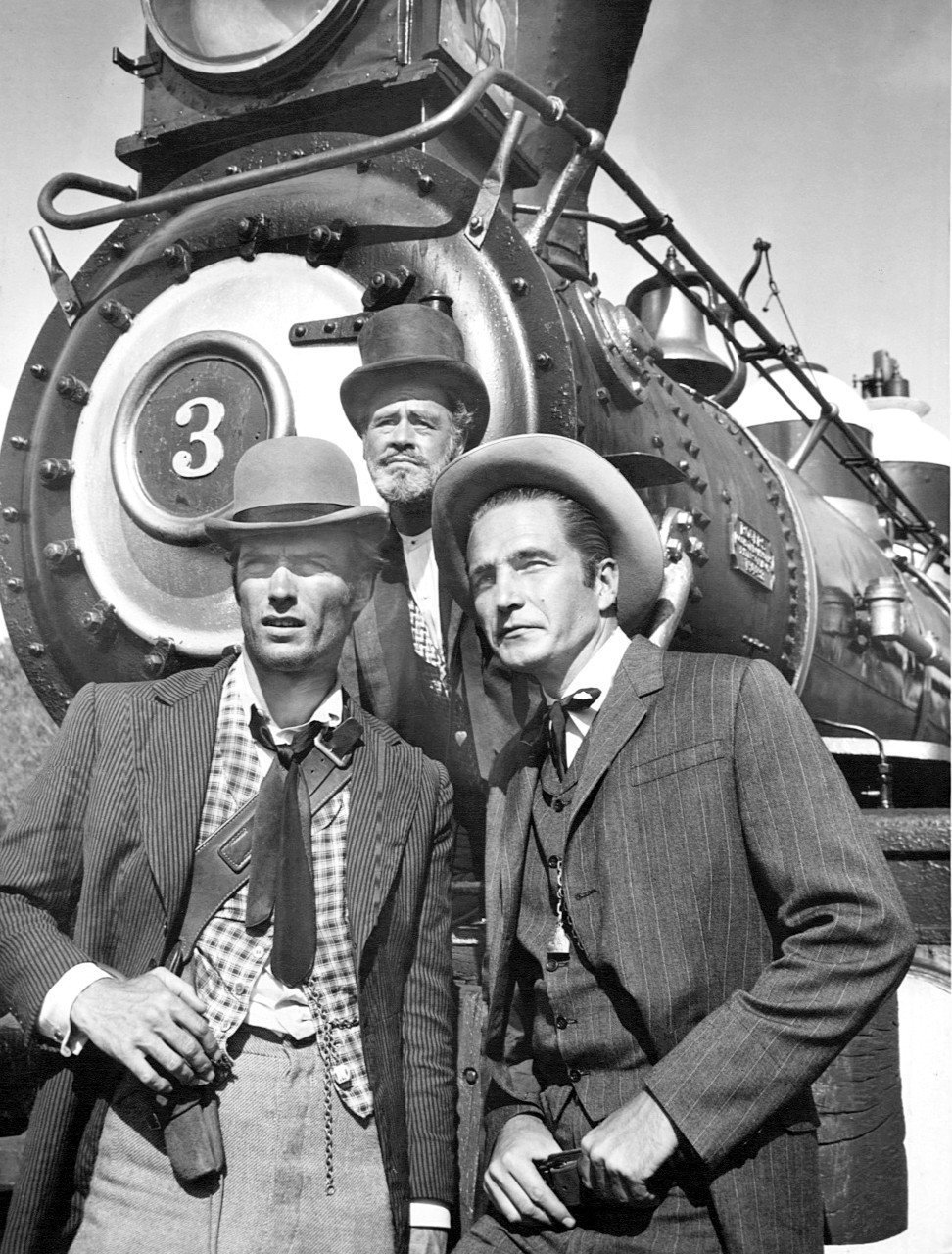  Foto de Clint Eastwood, Paul Brinegar y Eric Fleming en el programa de televisión "Rawhide", alrededor de 1950. | Foto: Wikimedia Commons