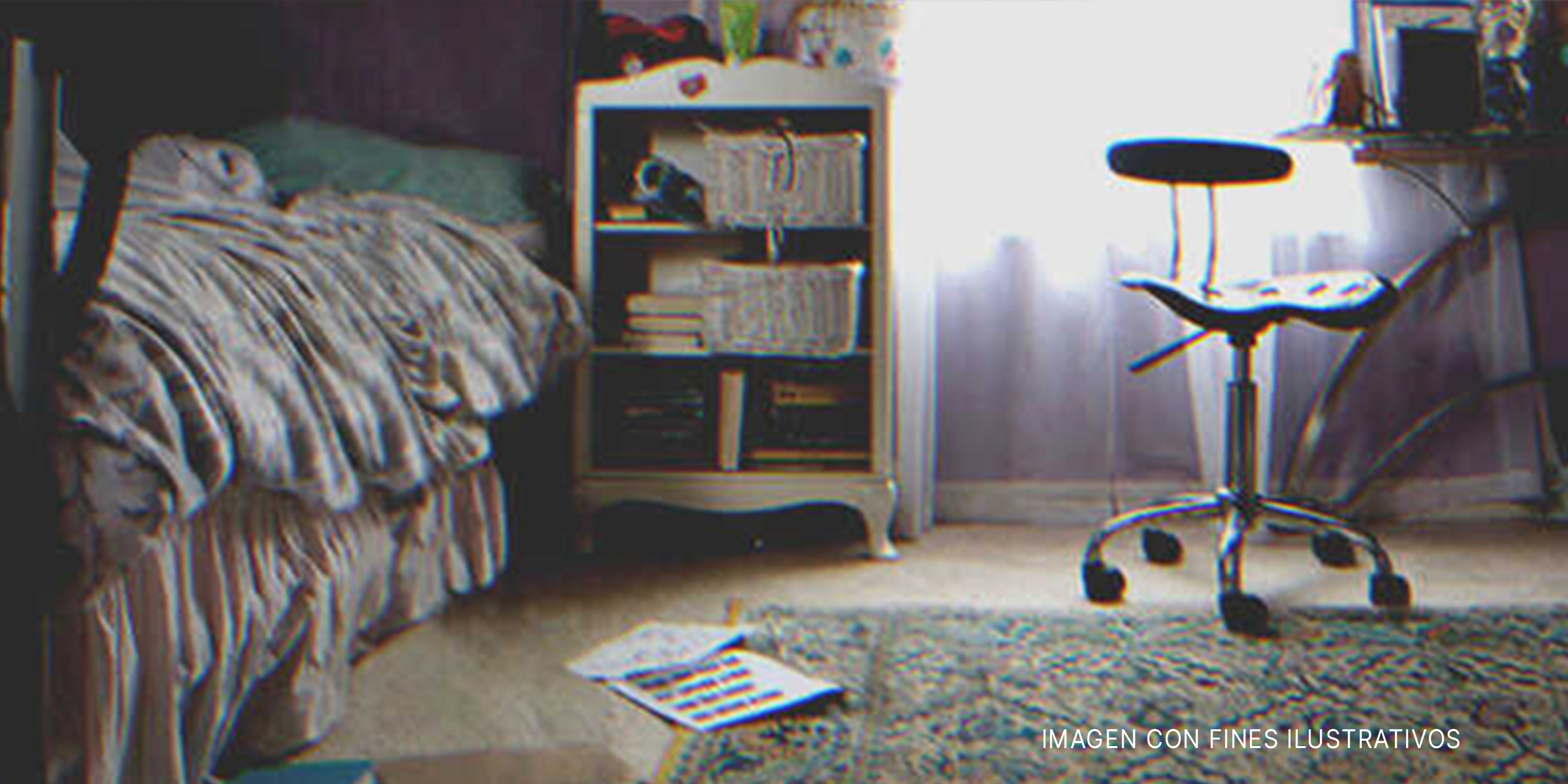 Papeles escritos en el suelo de una habitación. | Foto: Getty Images