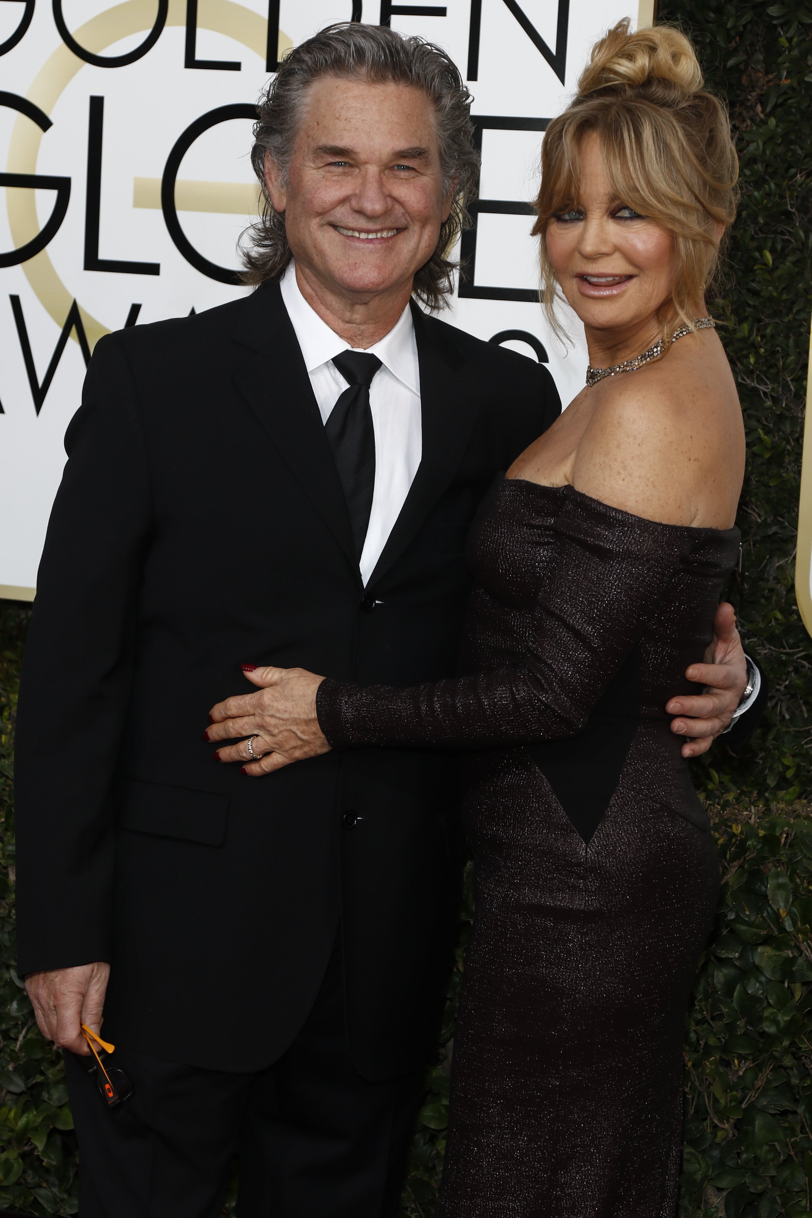 Kurt Russell y Goldie Hawn llegan a los 74º Annual Golden Globe Awards, en Beverly Hills, Los Ángeles, el 08 de enero de 2017. | Foto: Getty Images