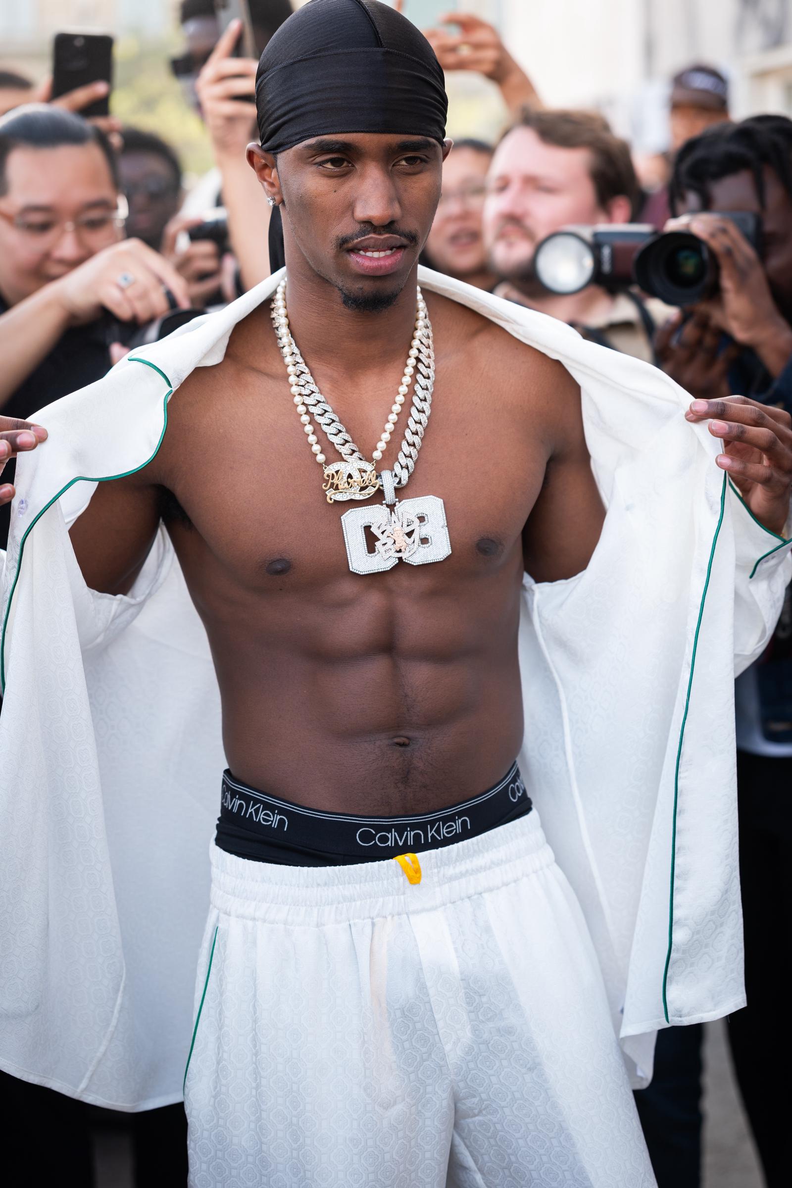 Christian Combs posa en el exterior de Casablanca el 1 de octubre de 2023, en París, Francia. | Fuente: Getty Images