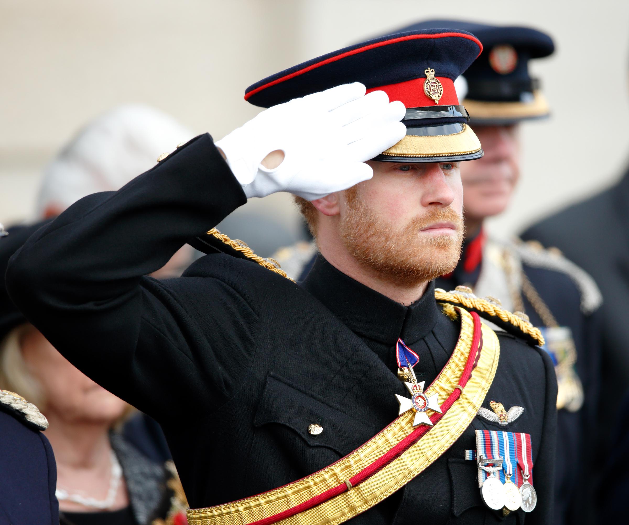 El príncipe Harry asiste al Servicio del Día del Armisticio en el National Memorial Arboretum de Alrewas, Inglaterra, el 11 de noviembre de 2016 | Fuente: Getty Images