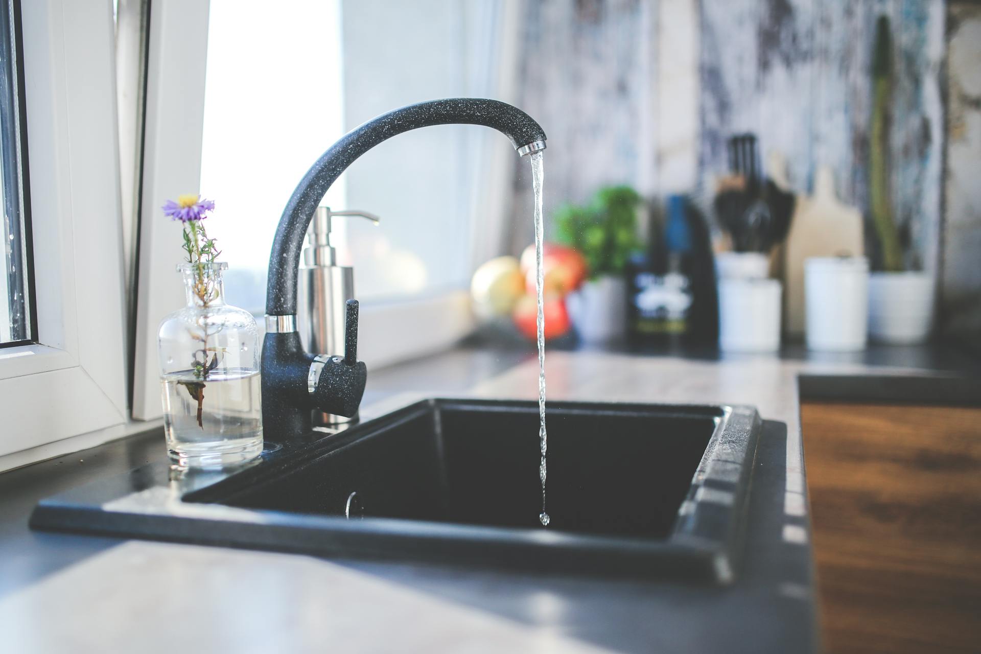 Un fregadero de cocina | Fuente: Pexels