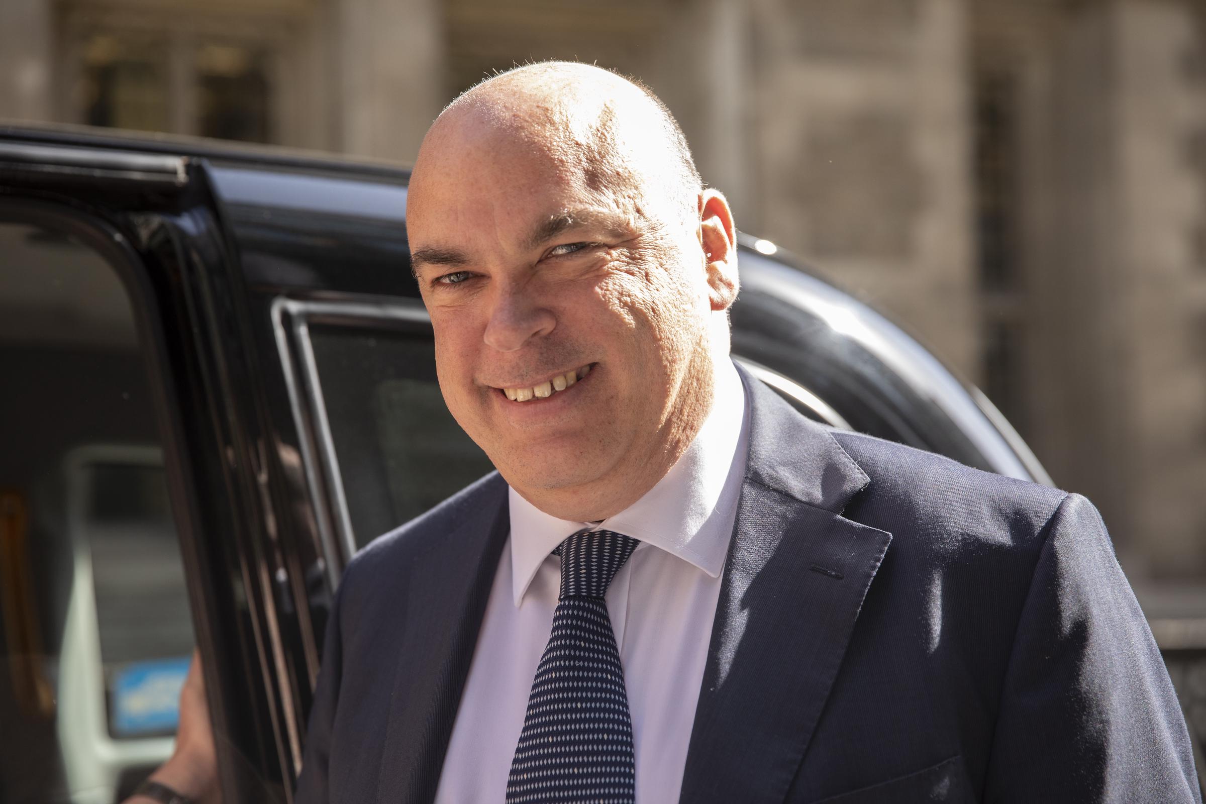 Mike Lynch visto saliendo del Rolls Building en Londres, Inglaterra, el 27 de junio de 2019 | Fuente: Getty Images