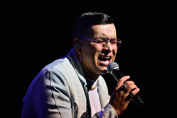 Yeison Jiménez se presenta en vivo sobre el escenario durante el “Invencible Tour” en el James L. Knight Center, el 7 de octubre de 2023, en Miami, Florida | Fuente: Getty Images