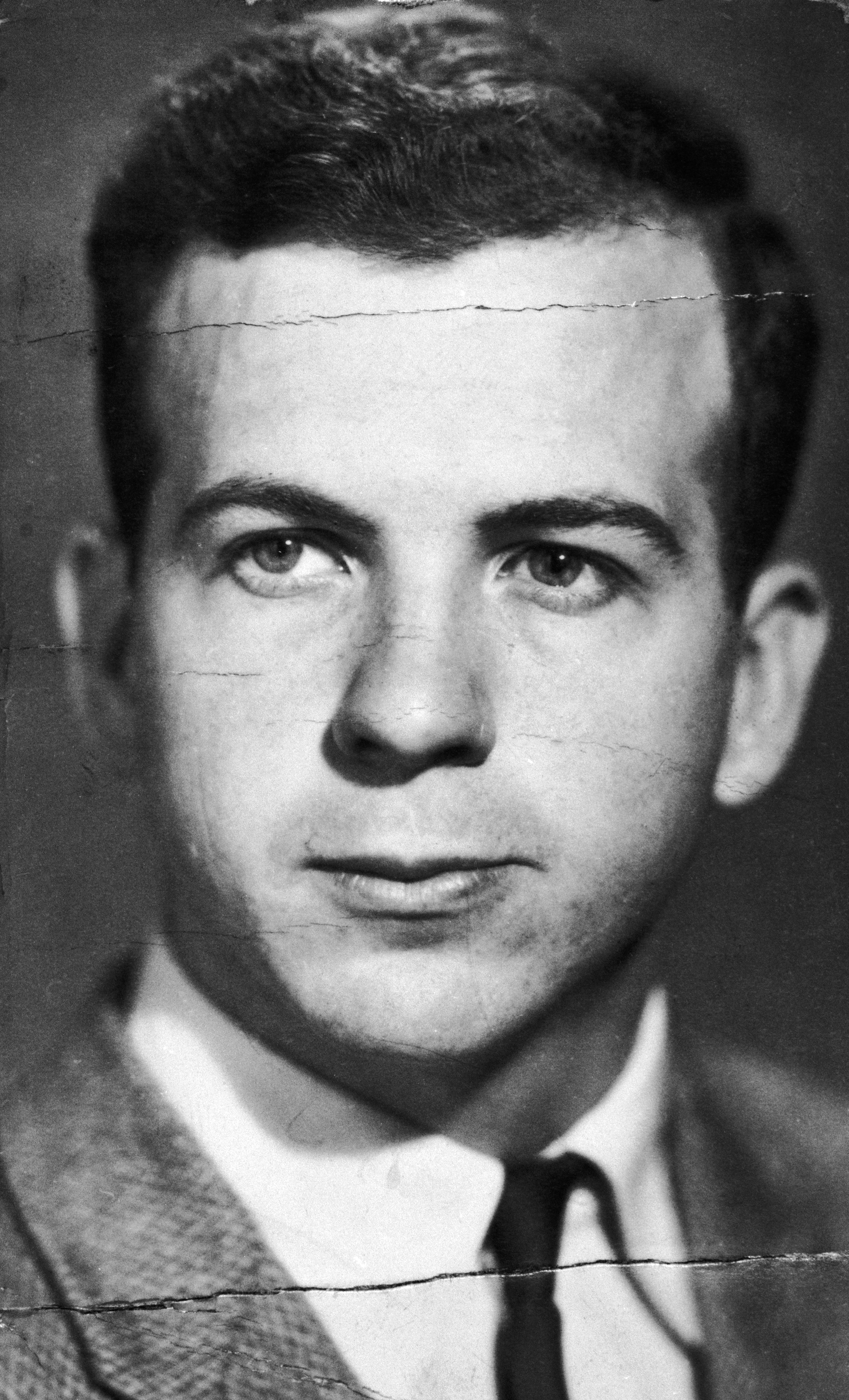 Retrato de estudio de Lee Harvey Oswald, hacia 1950 | Fuente: Getty Images