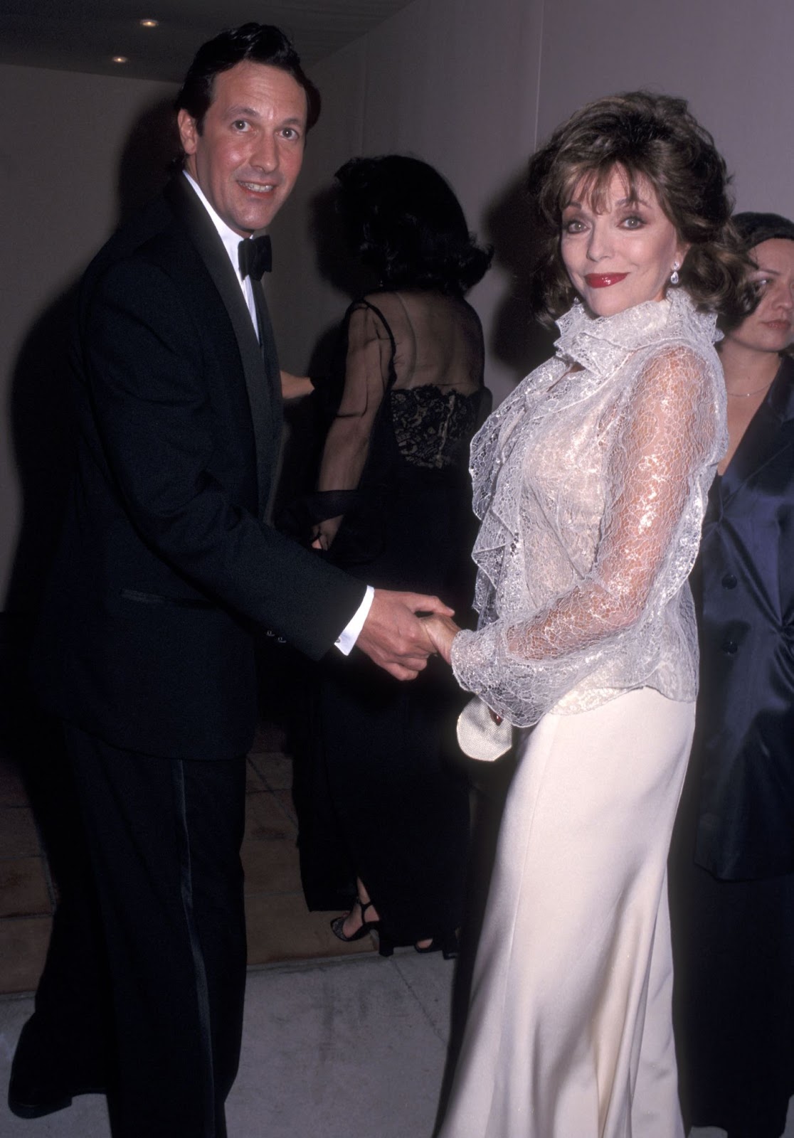 Percy Gibson y Joan Collins en la Novena Fiesta Anual de los Oscar de Vanity Fair el 24 de marzo de 2002, en West Hollywood, California. | Fuente: Getty Images