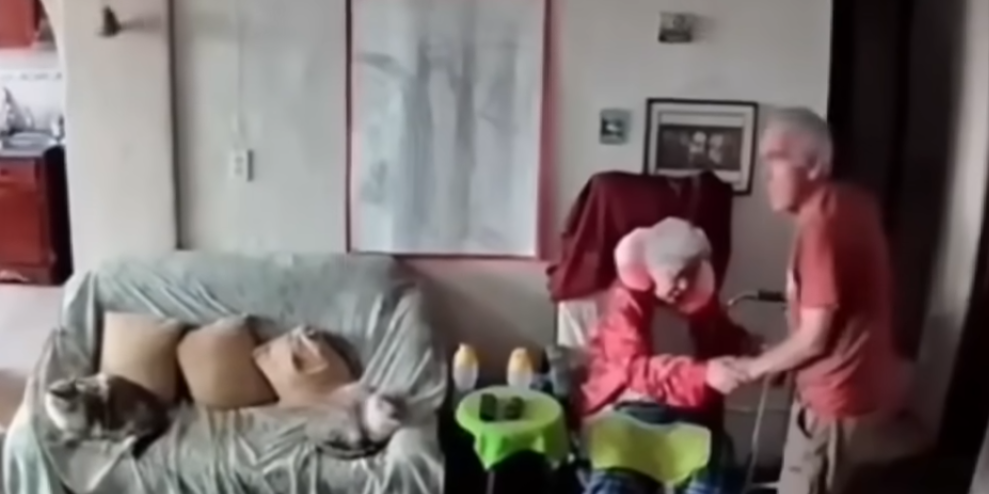 Los abuelitos Judith y Félix tomados de las manos durante los terremosos que azotaron Venezuela el pasado 24 de junio de 2026 | Fuente: YouTube/Imagen Noticias
