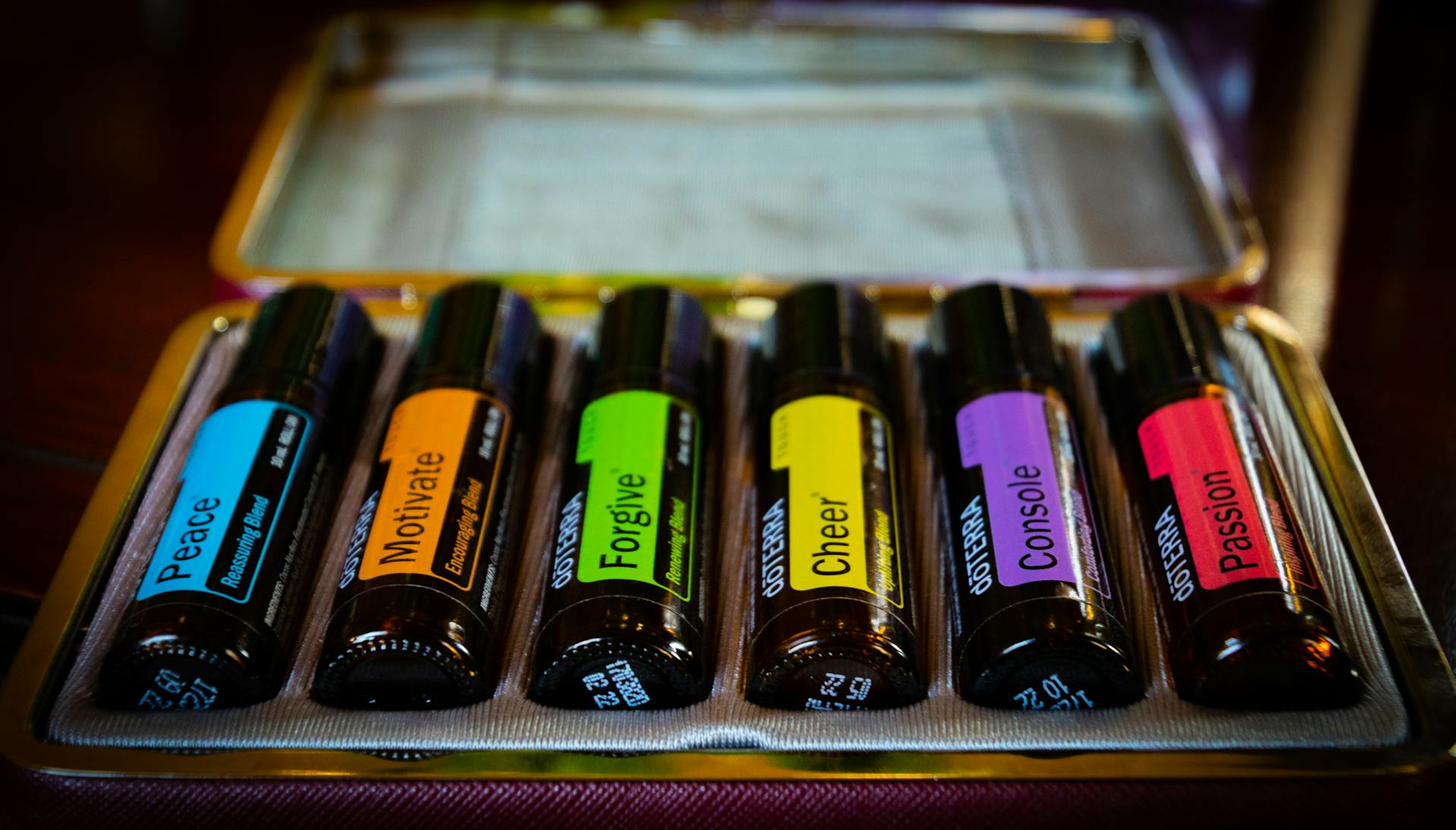 Aceites esenciales en un estuche | Fuente: Pexels