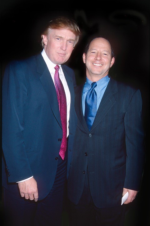 Donald Trump y Ron Galotti asisten a una fiesta el 1 de enero de 1997, en Nueva York | Fuente: Getty Images