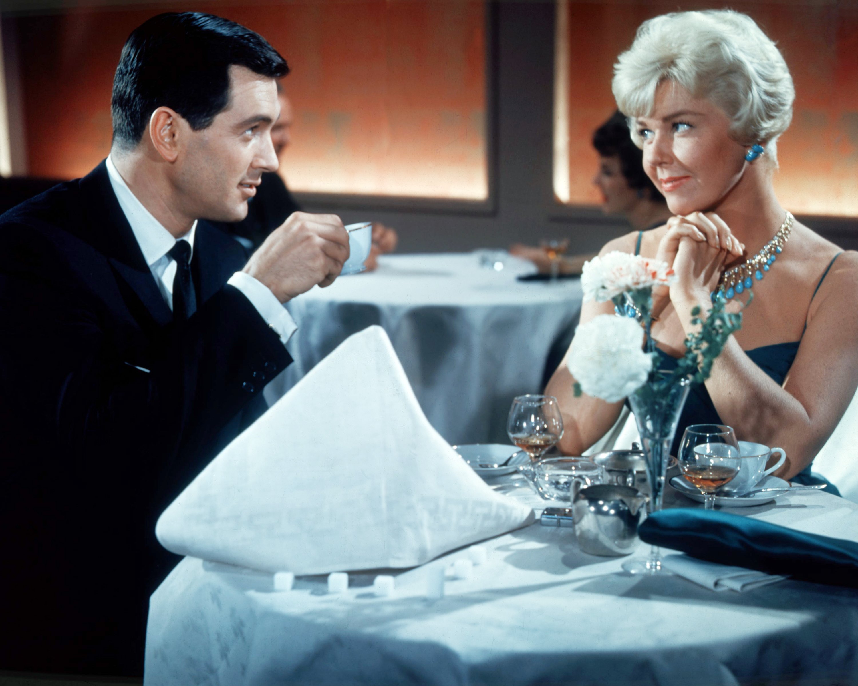 Rock Hudson y Doris Day en el set de "Pillow Talk" en 1959 | Foto: Getty Images