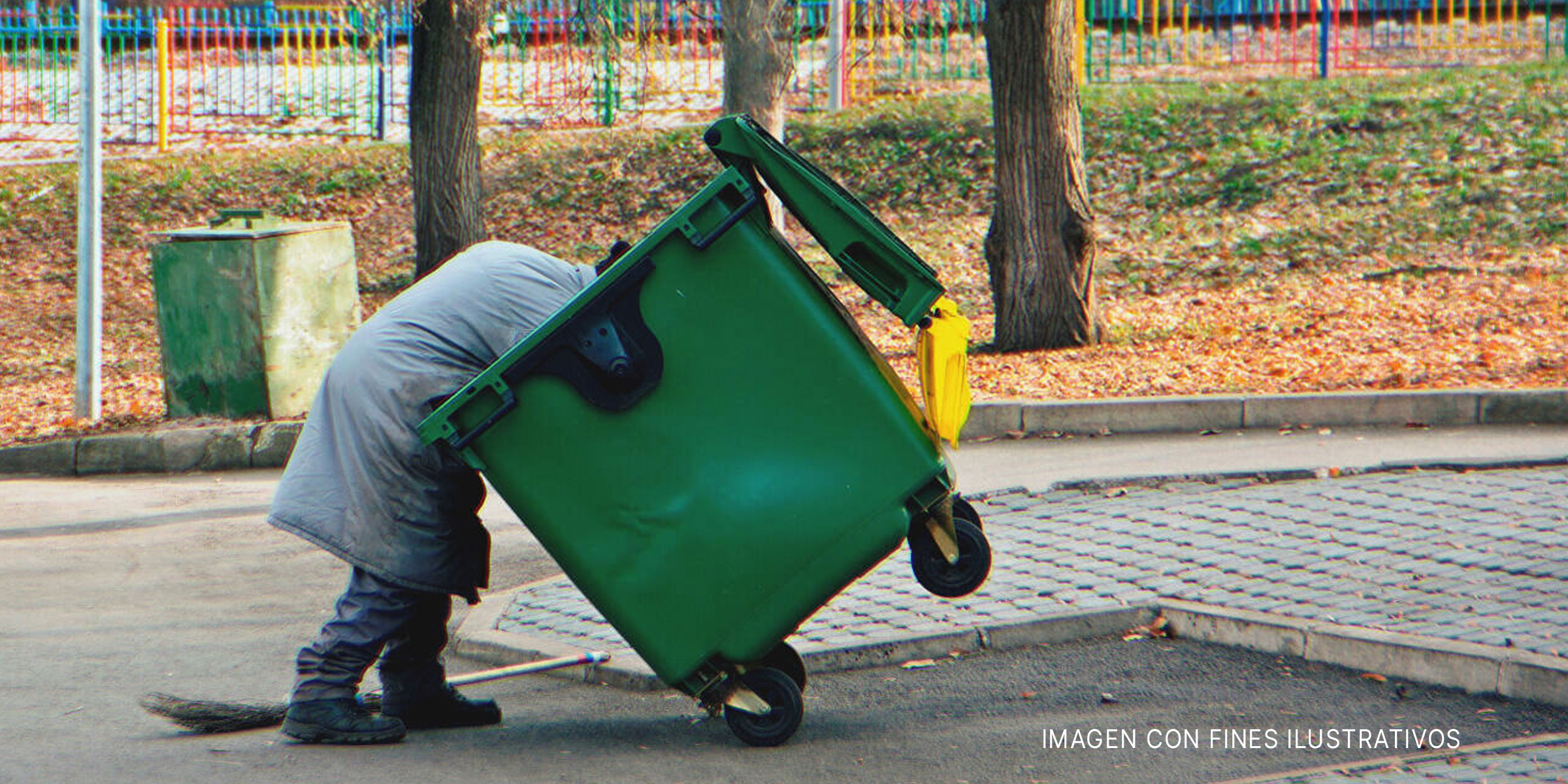 Hombre sin hogar rebuscando en un contenedor. | Foto: Shutterstock