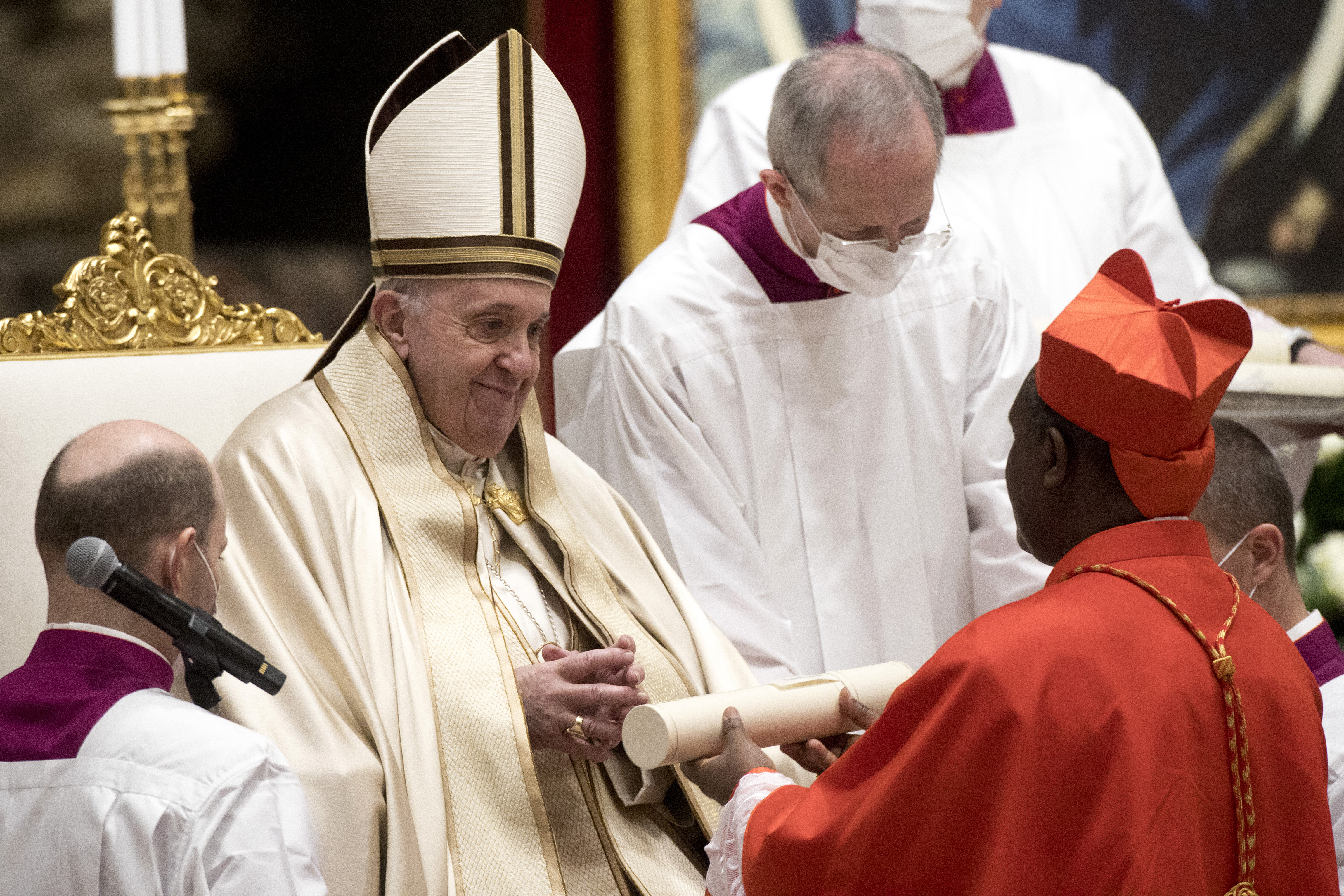 El papa Francisco nombra Cardenal al Arzobispo Antoine Kambanda de Kigali, Ruanda, durante un Consistorio en la Basílica de San Pedro el 28 de noviembre de 2020, en la Ciudad del Vaticano. | Fuente: Getty Images