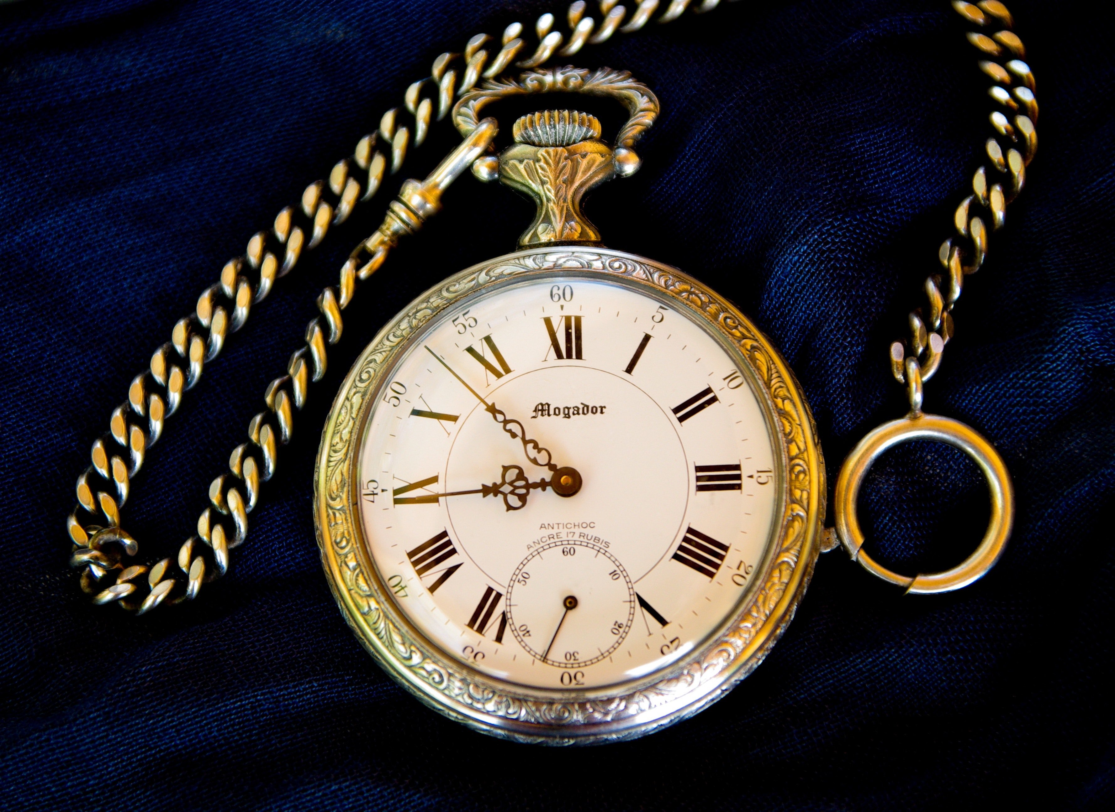 Antiguo reloj de bolsillo. Foto: Unsplash