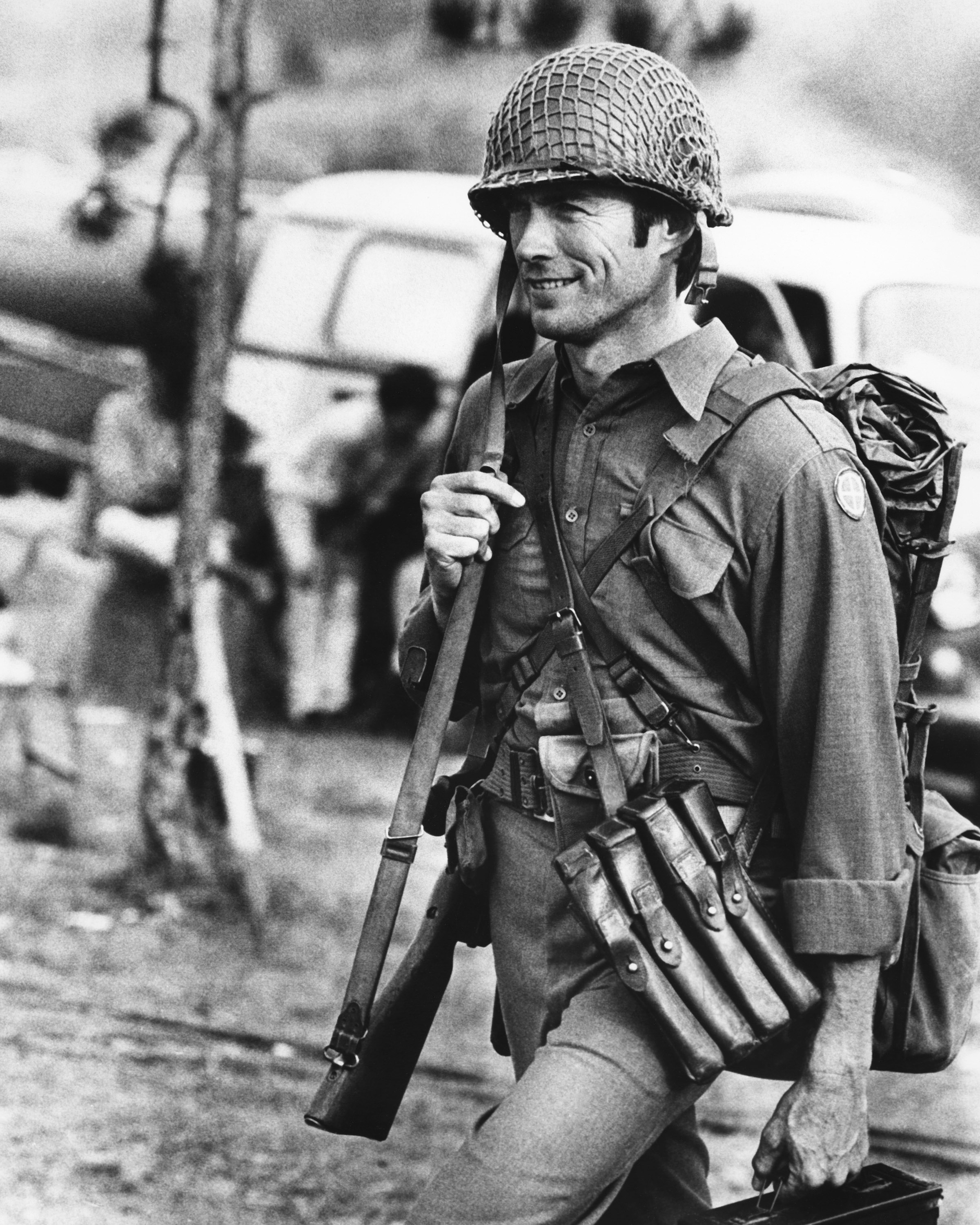 Clint Eastwood como el soldado Kelly en la película bélica "Los héroes de Kelly", en 1970. | Fuente: Getty Images
